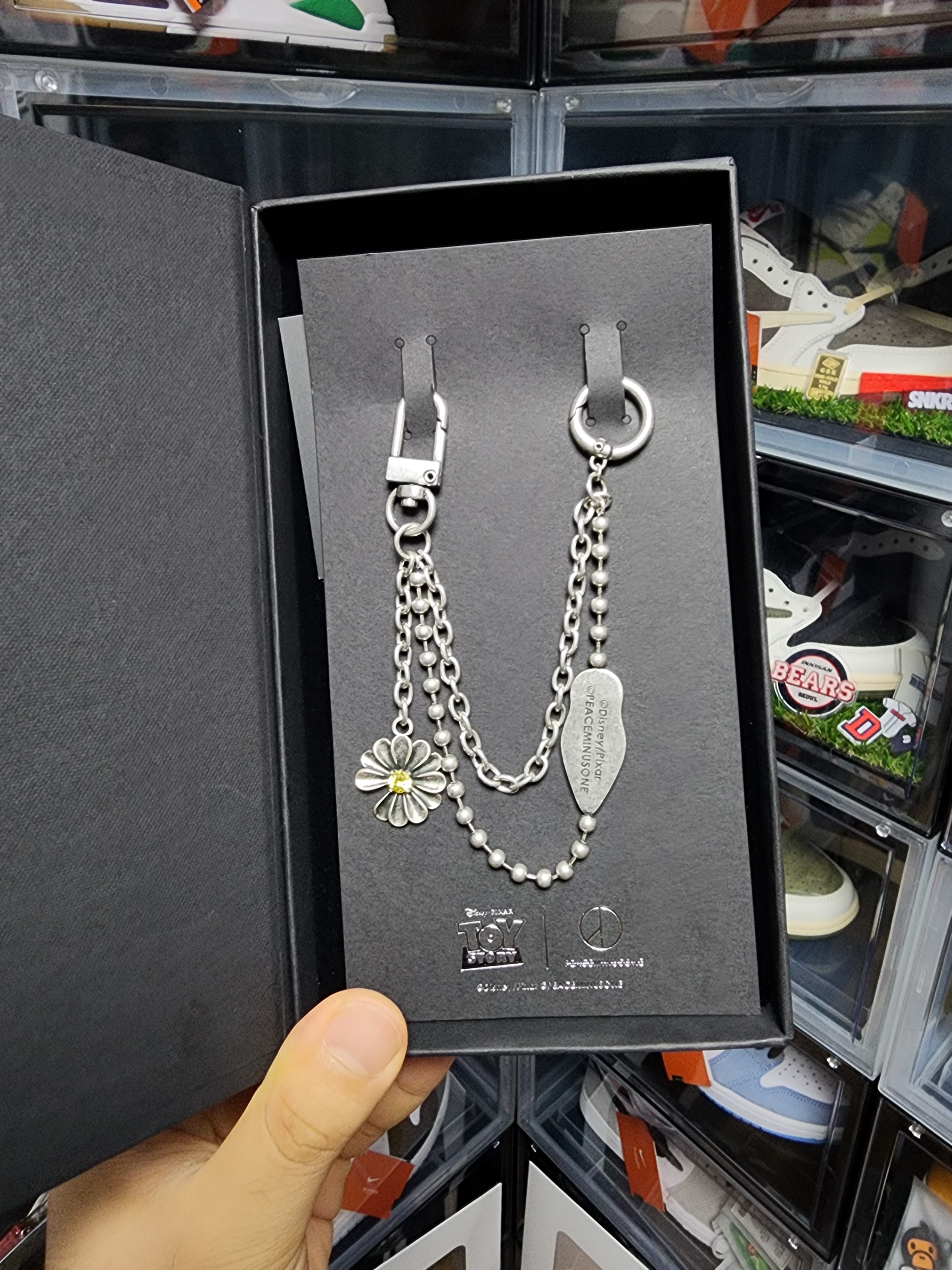 Casetify x Peaceminusone x Toy Story The First Fan Fashion Key Metal Chain Wrist Strap 착용 스타일