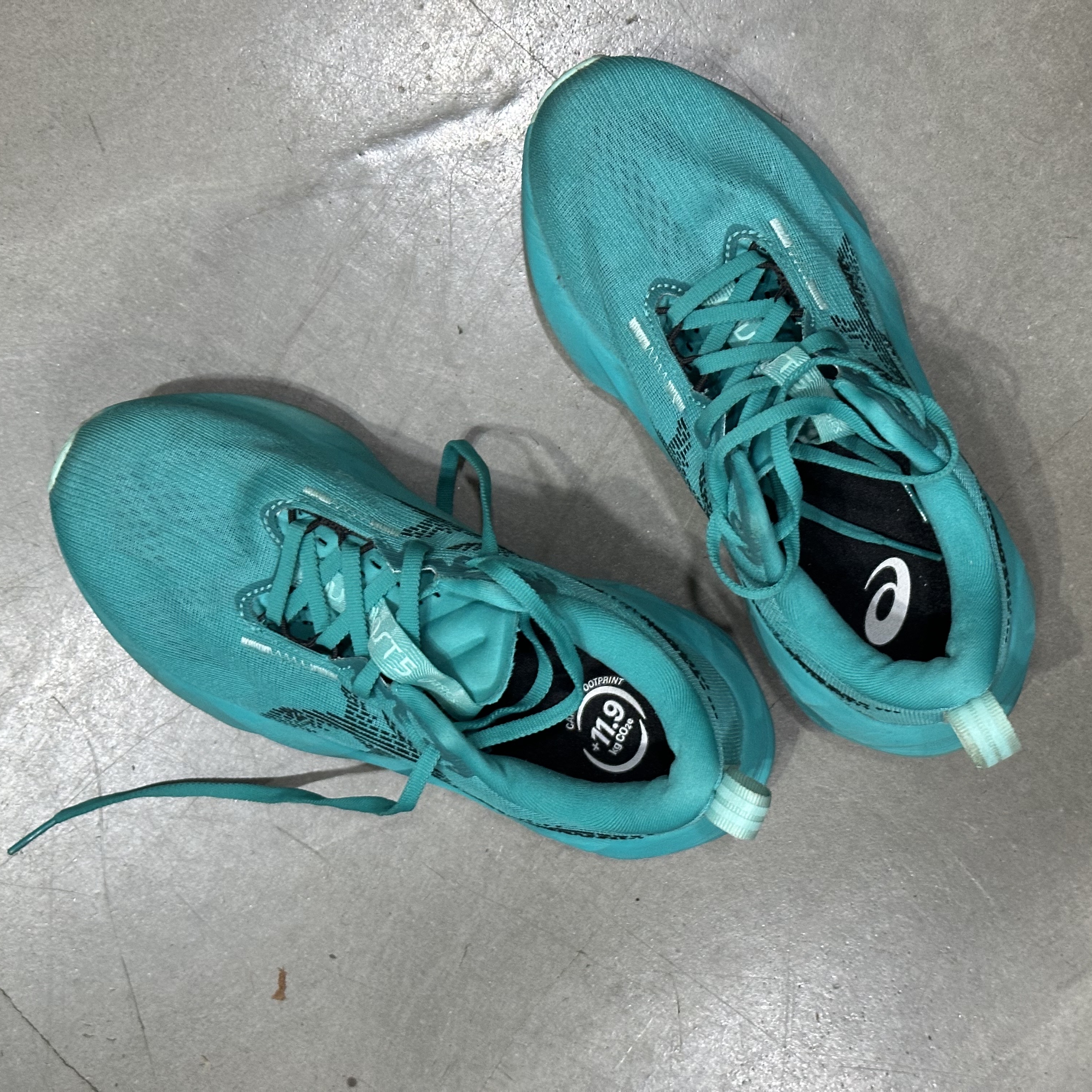 Asics Novablast 6 Energy Aqua White 착용 스타일