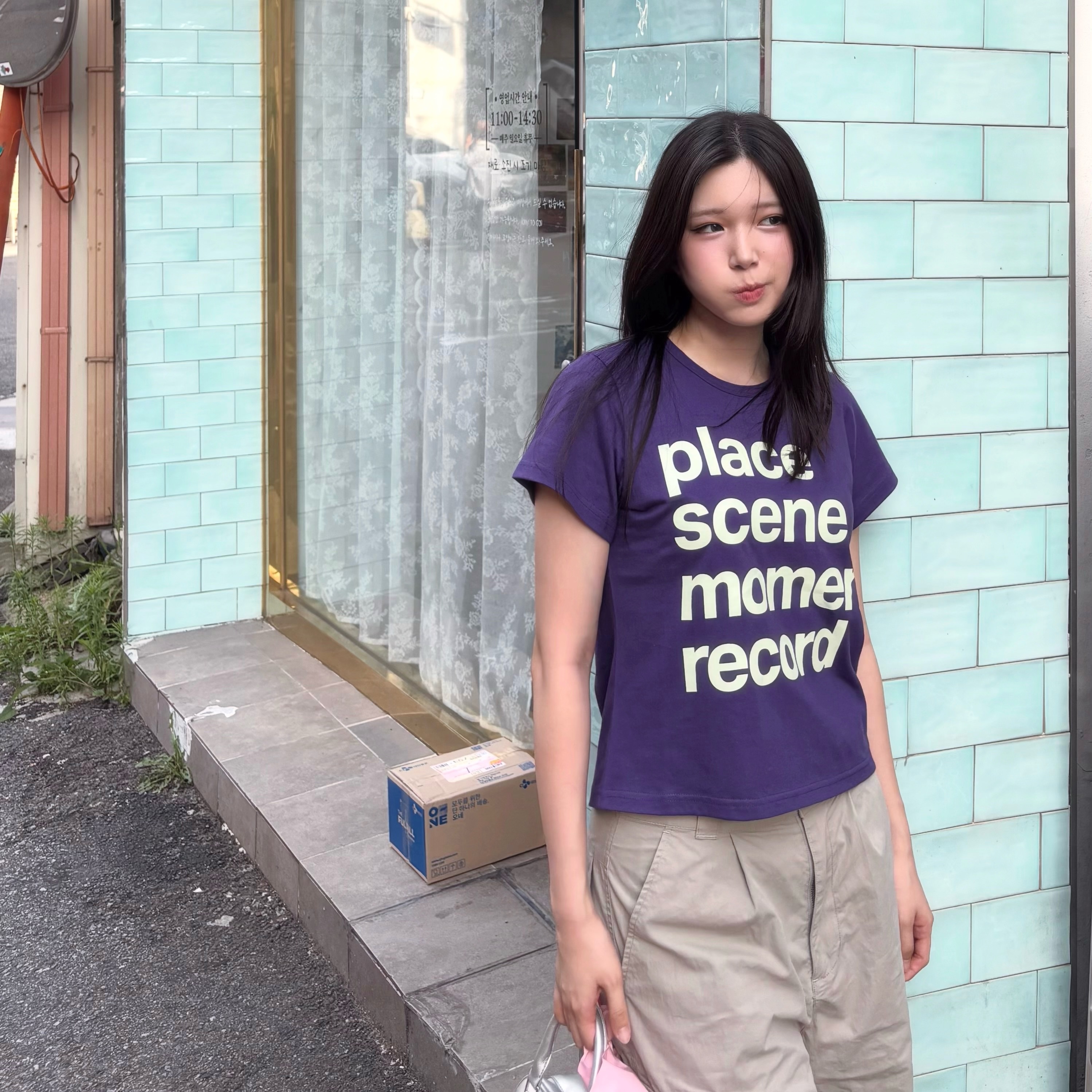 SLOW RECORD HOUSE Archive Typo T-Shirt Purple 착용 스타일 - 3