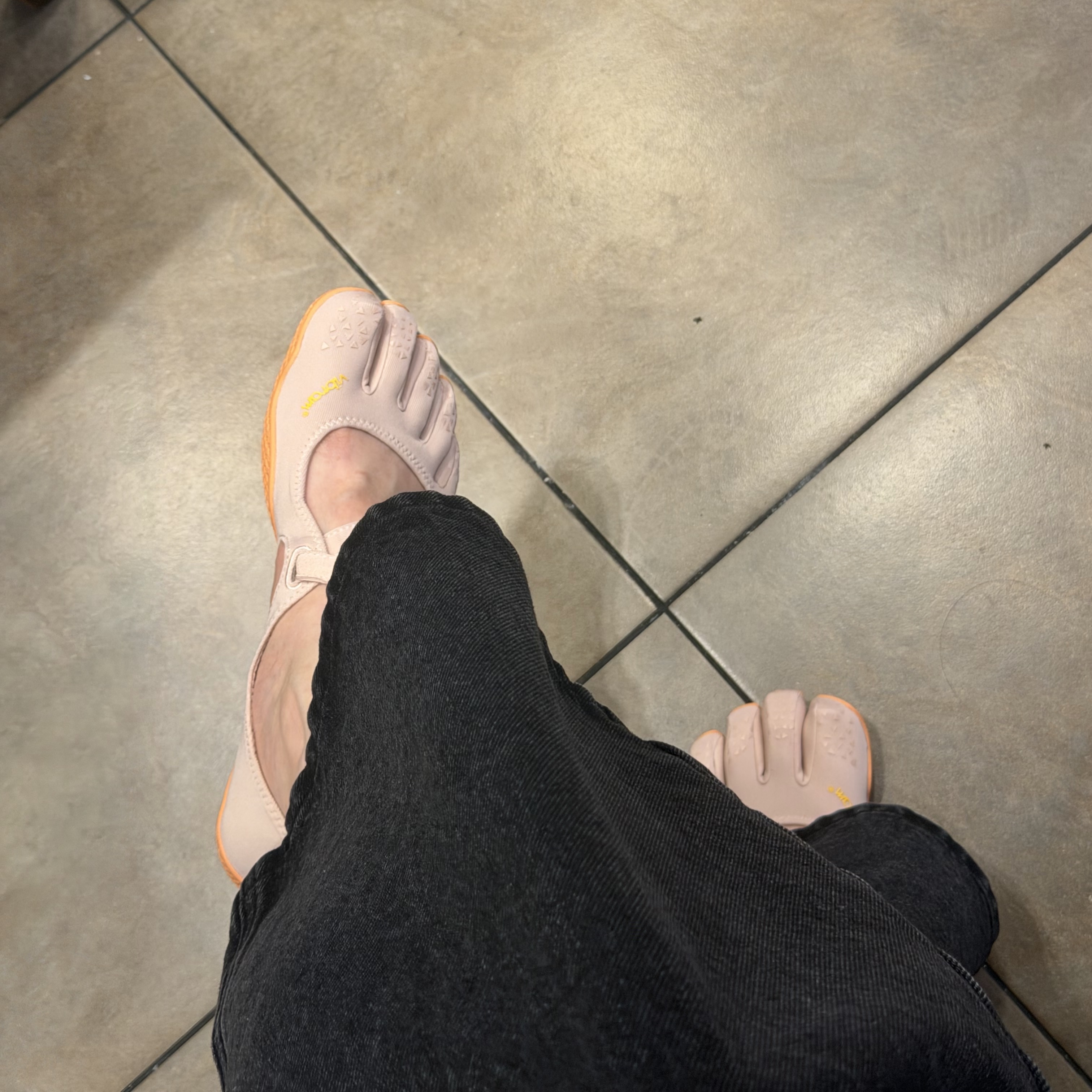 (W) Vibram Fivefingers V-Soul Dusty Pink Coral Orange 착용 스타일