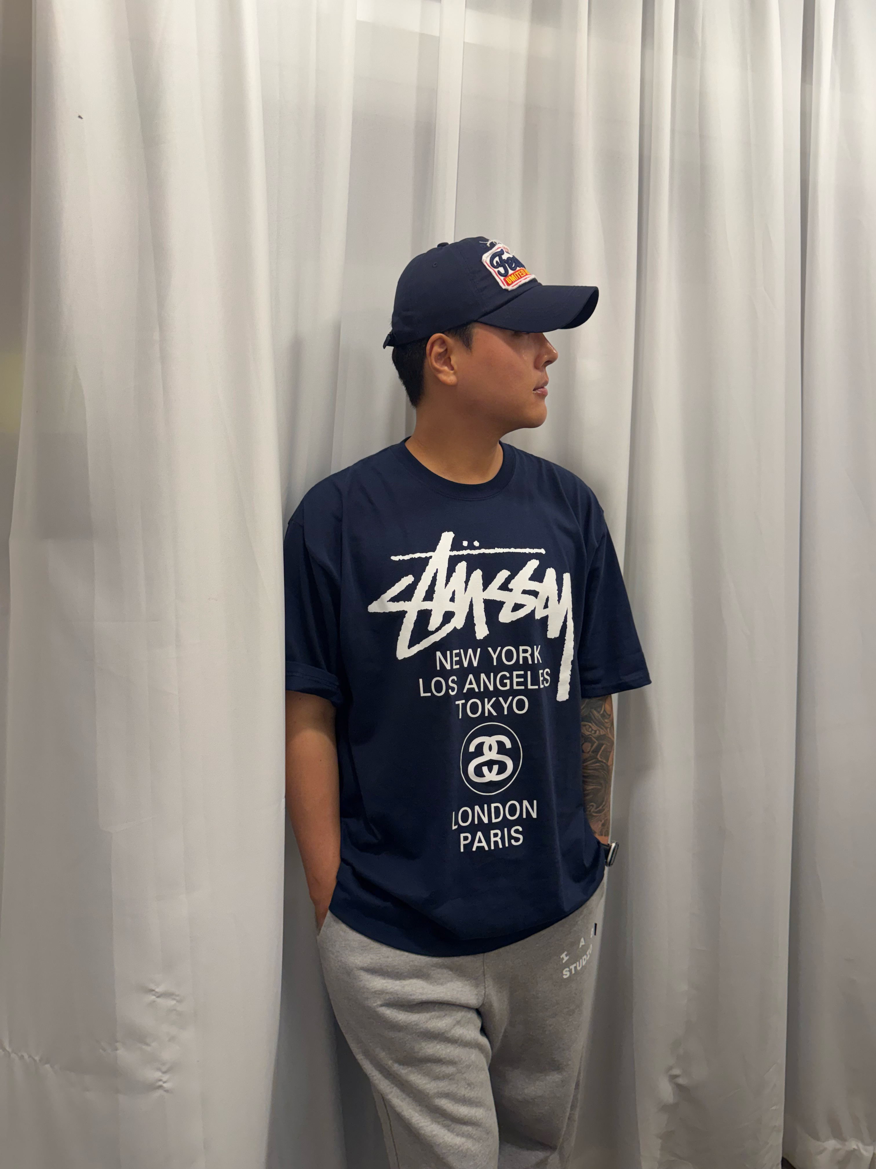 Stussy World Tour T-Shirt Navy 2024,2025, Asics Gel-Venture 6 SPS Glacier Grey 착용 스타일 - 8