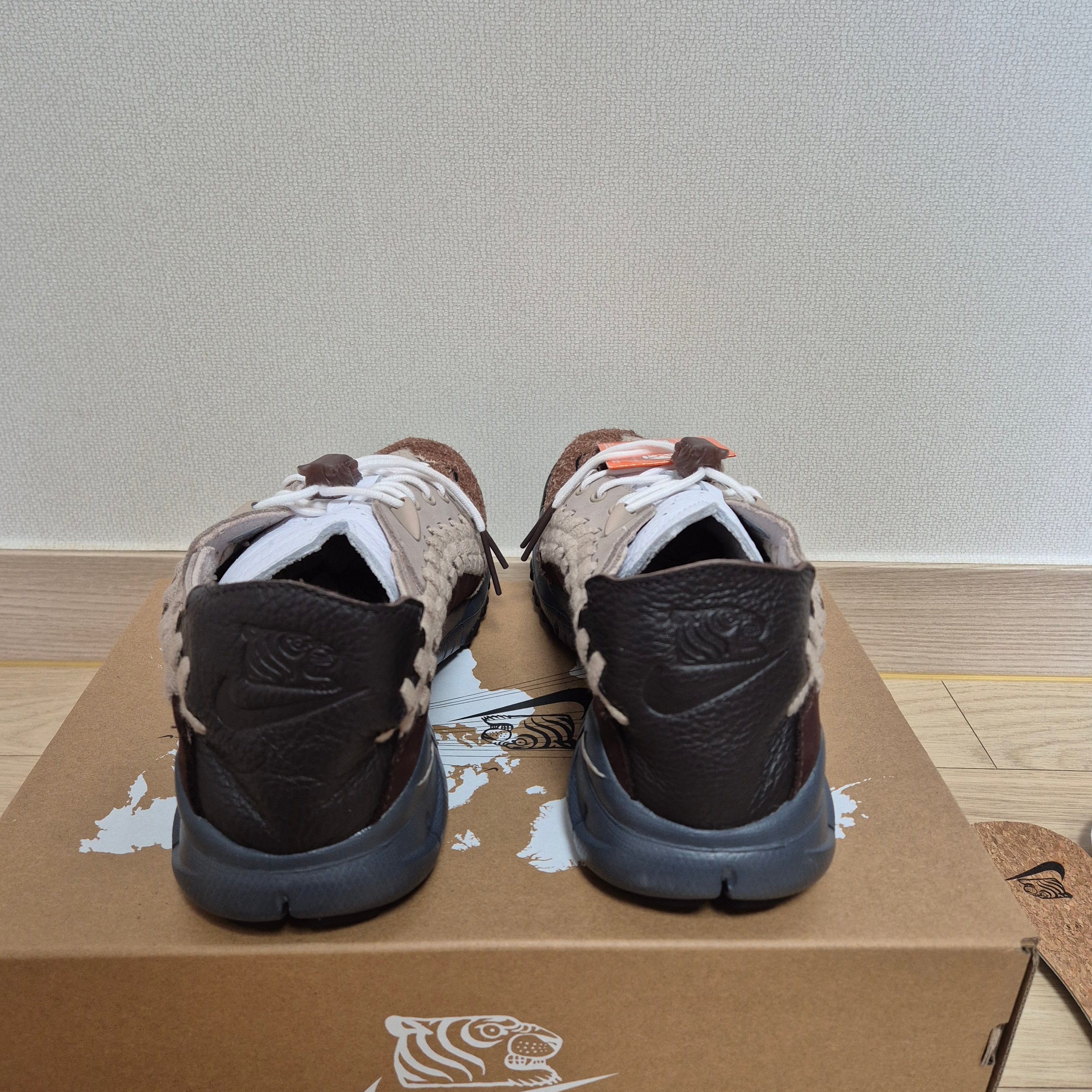 Nike x Soulgoods Homescape Woven Dark Field Brown and Medium Orewood Brown 착용 스타일 - 3