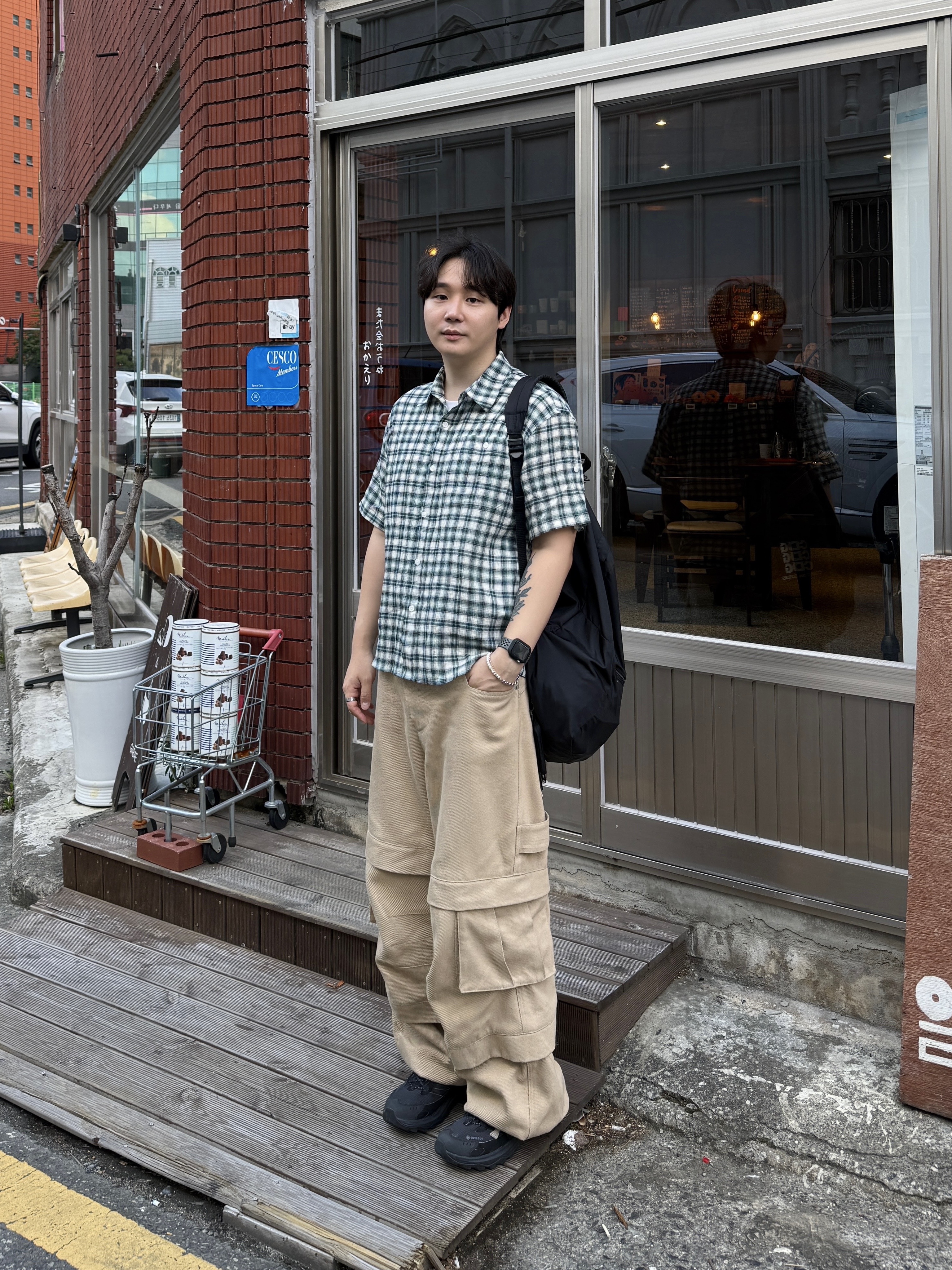 CDG Backpack Black, Kamien Titan Baggy Pants Beige 착용 스타일 - 3