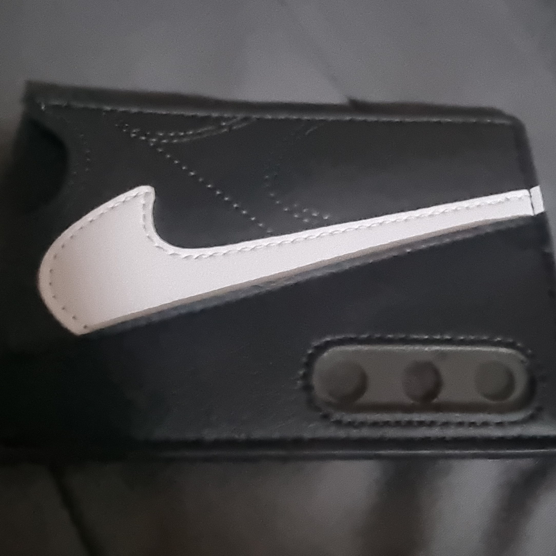 Nike Icon Air Max 90 Card Wallet Black 착용 스타일