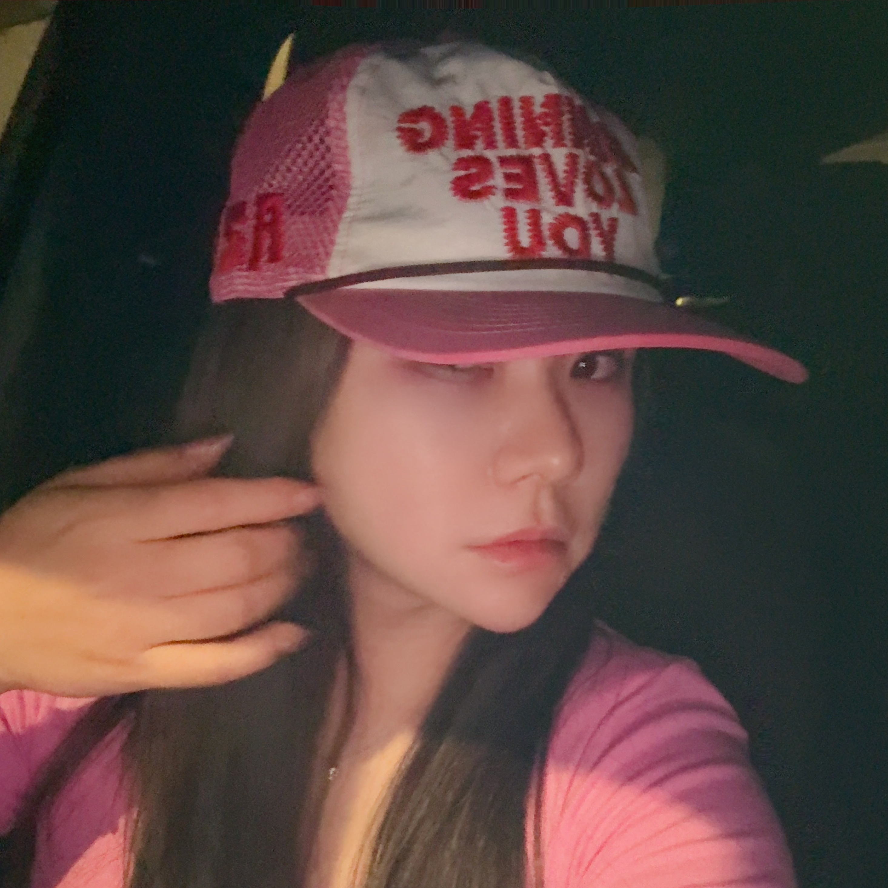 Alex Zono Running Loves You Trucker Hat Pink 착용 스타일