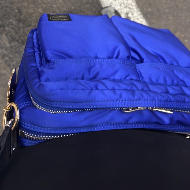 Porter Topaz Sling Bag W Zip L Royal Blue 착용 스타일 - 4