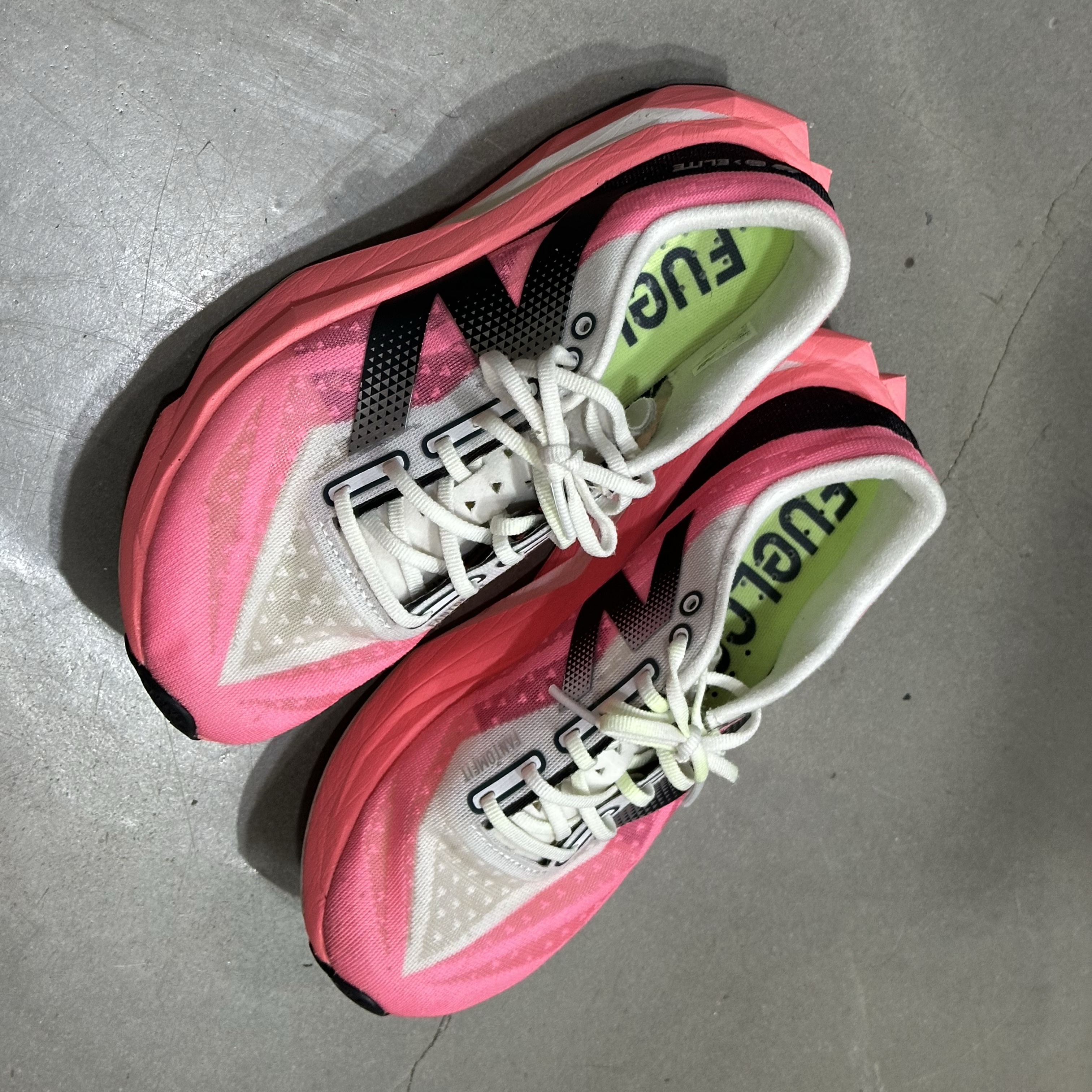 New Balance Fuelcell Supercomp Elite v4 Ultra Pink White - 2E Wide 착용 스타일