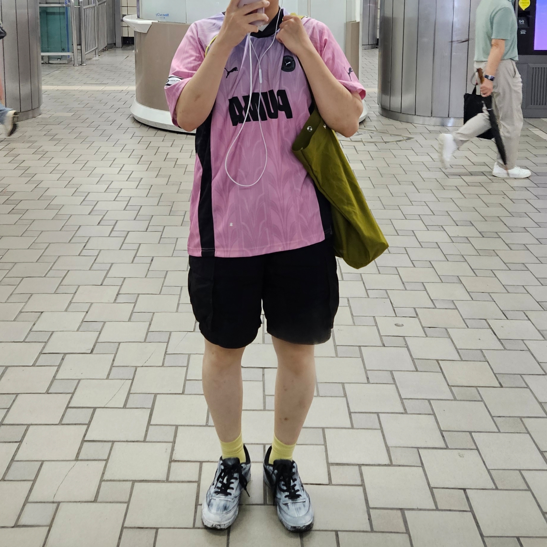 Puma x Musinsa Edition Football Jersey Magic Rose 착용 스타일