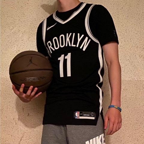 Nike Kyrie Irving Brooklyn Nets Icon Edition 2022/23 NBA Swingman Jersey Black 착용 스타일