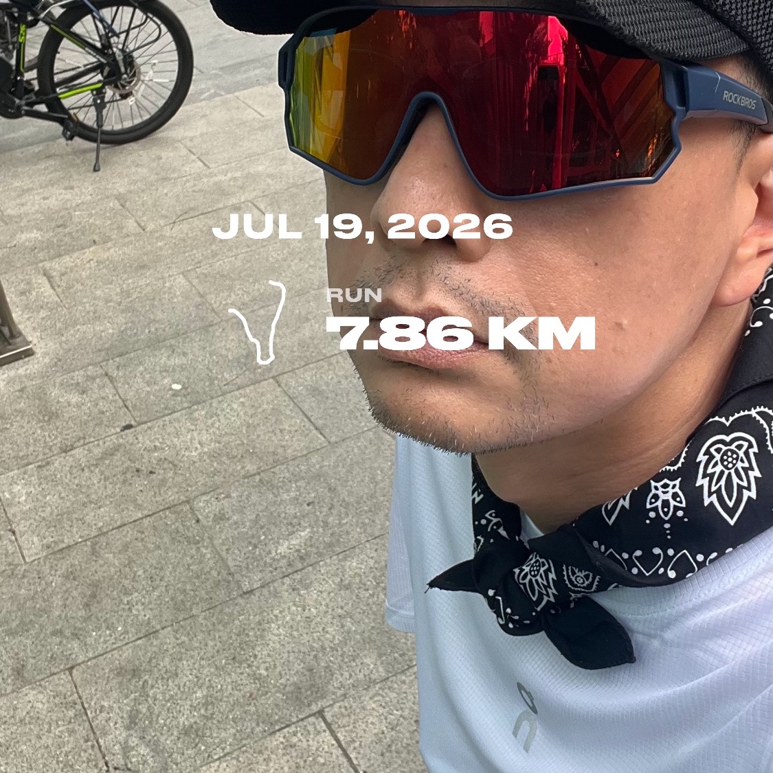 [KREAM 단독] runwhither Mesh Cap Black, On Running x Kith Core T-Shirt Brilliant White 착용 스타일 - 3