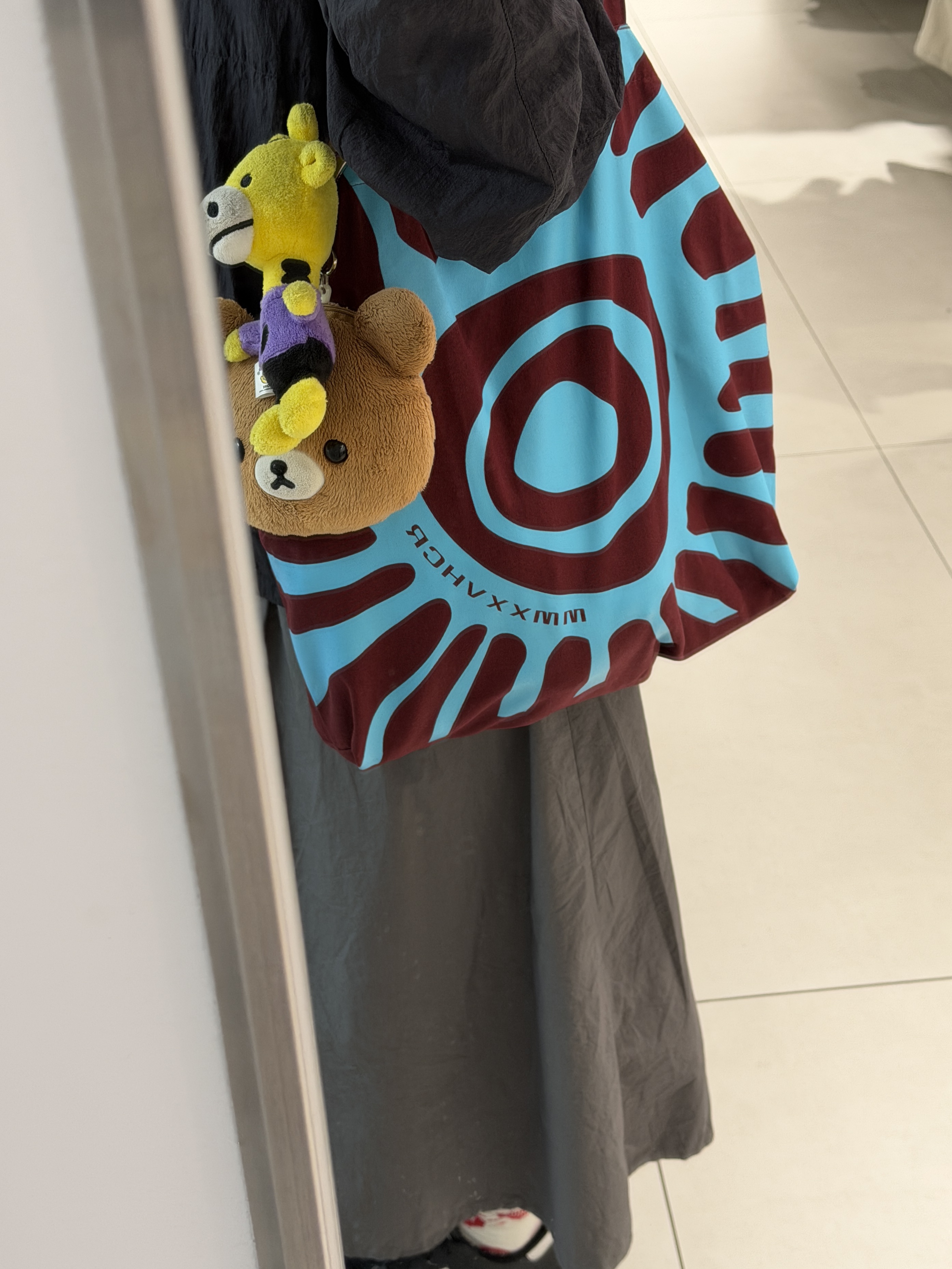 BAPE Alii Plush Doll Keychain Yellow, Hatchingroom x Mascompany Haema Bag Burgundy 착용 스타일