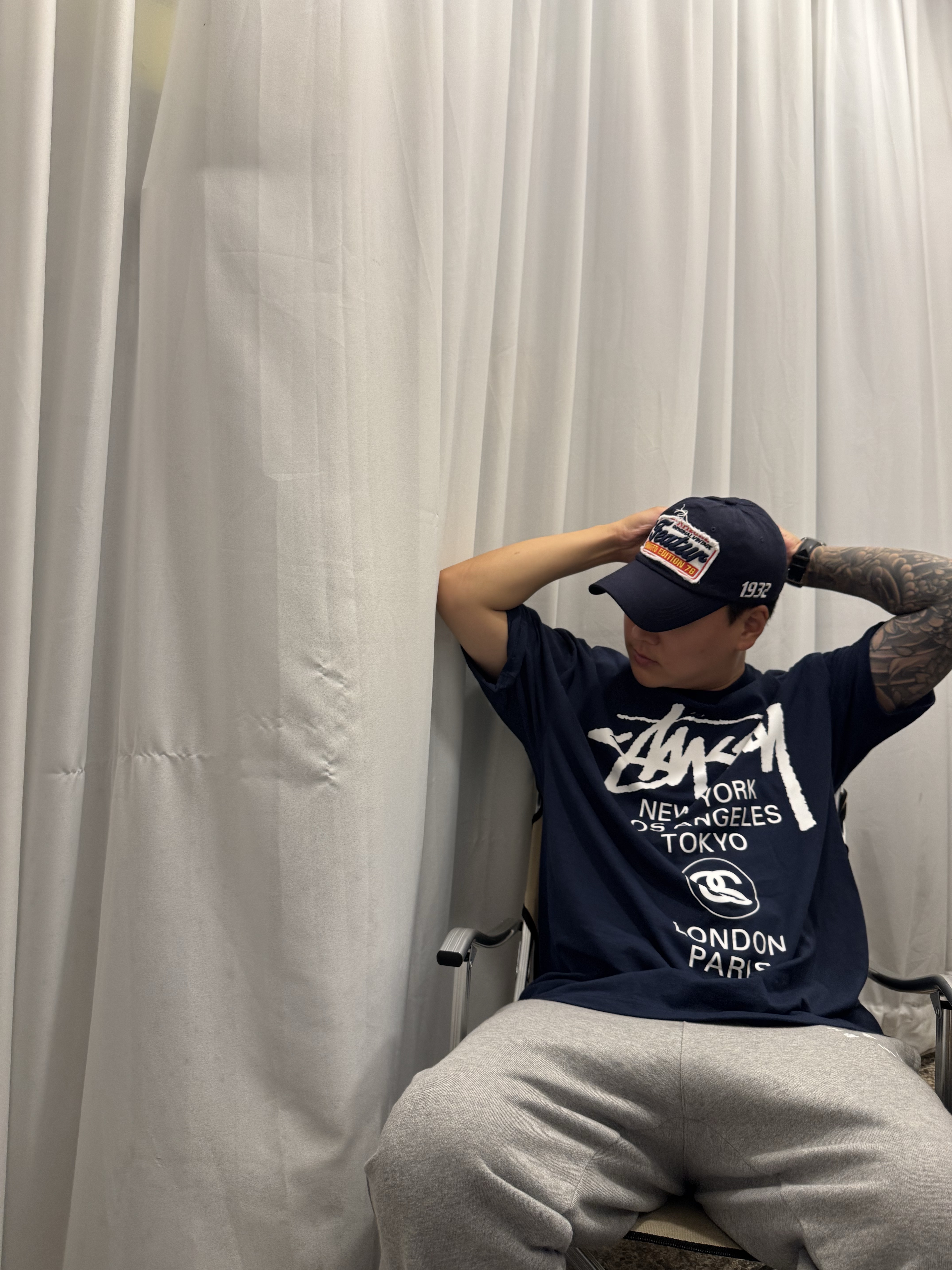 Stussy World Tour T-Shirt Navy 2024,2025, Asics Gel-Venture 6 SPS Glacier Grey 착용 스타일 - 3