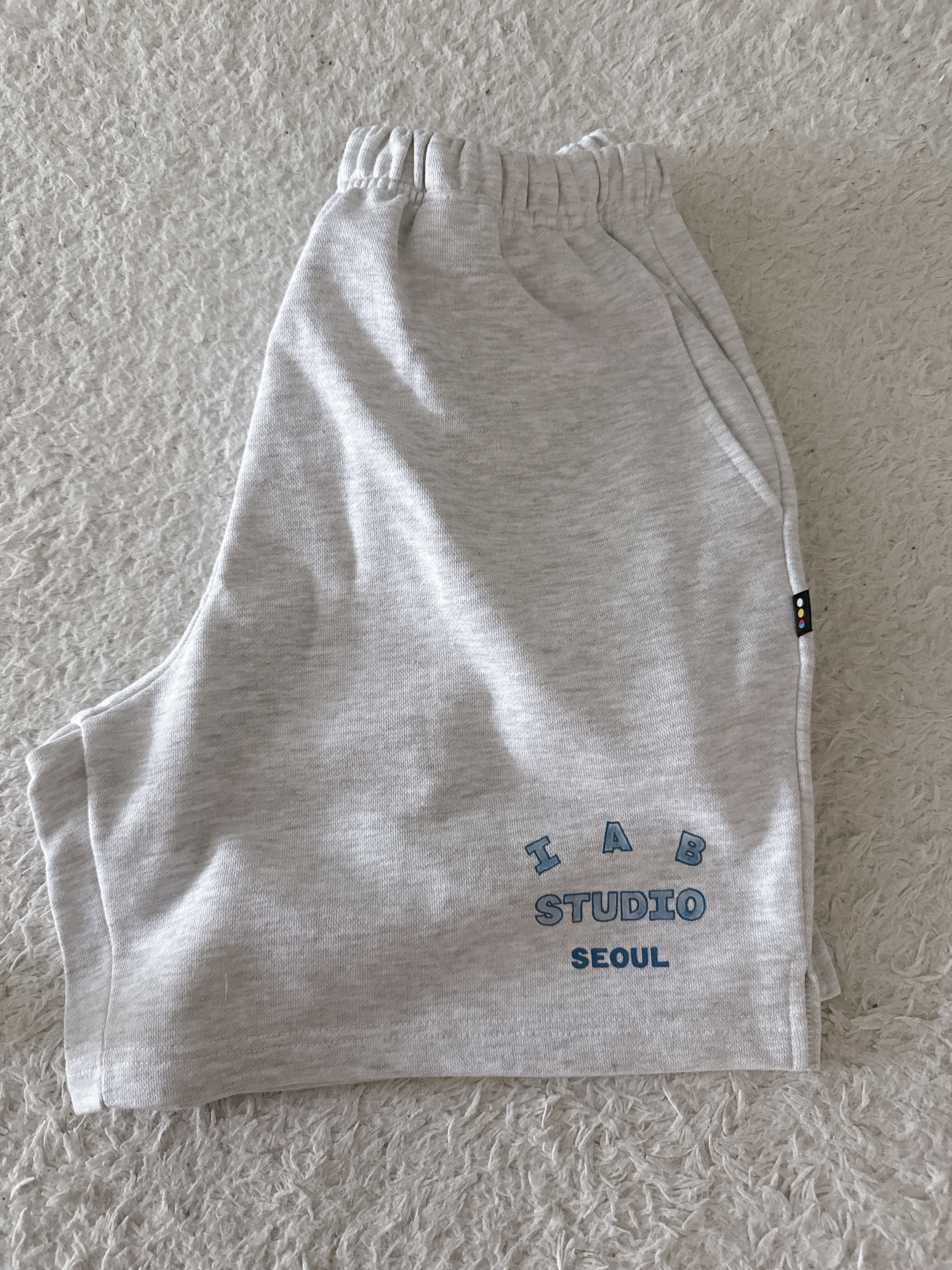 IAB Studio Seoul Shorts Light Gray 착용 스타일
