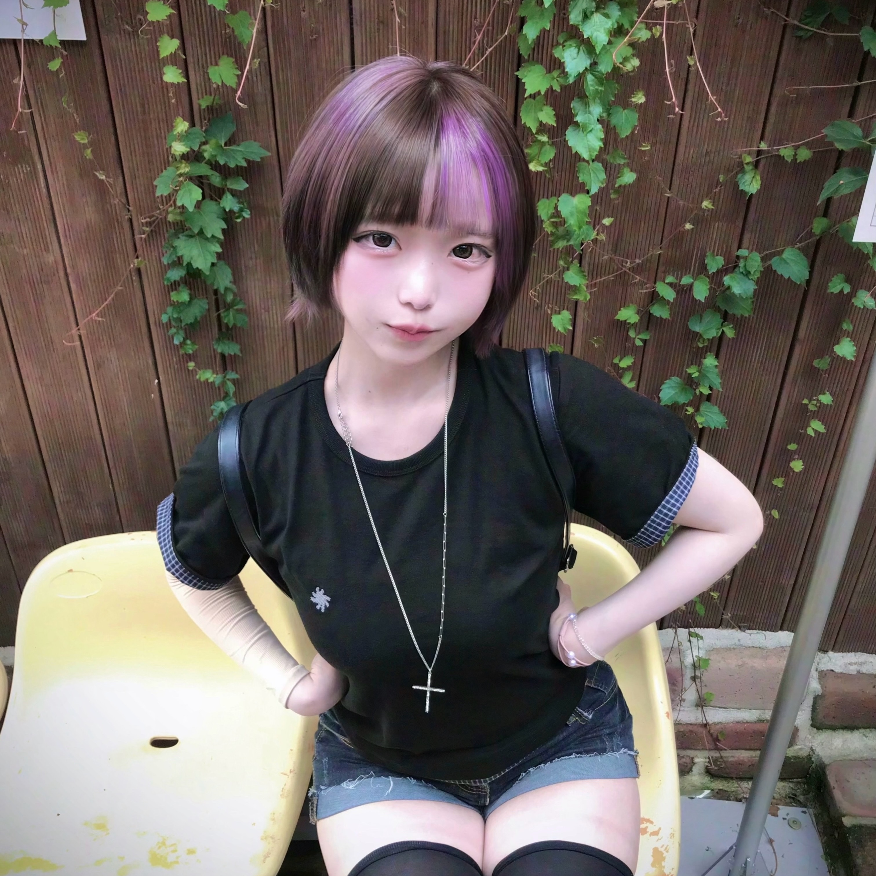 SLOW RECORD HOUSE Layered Check Roll-Up T-Shirt Black 착용 스타일 - 3