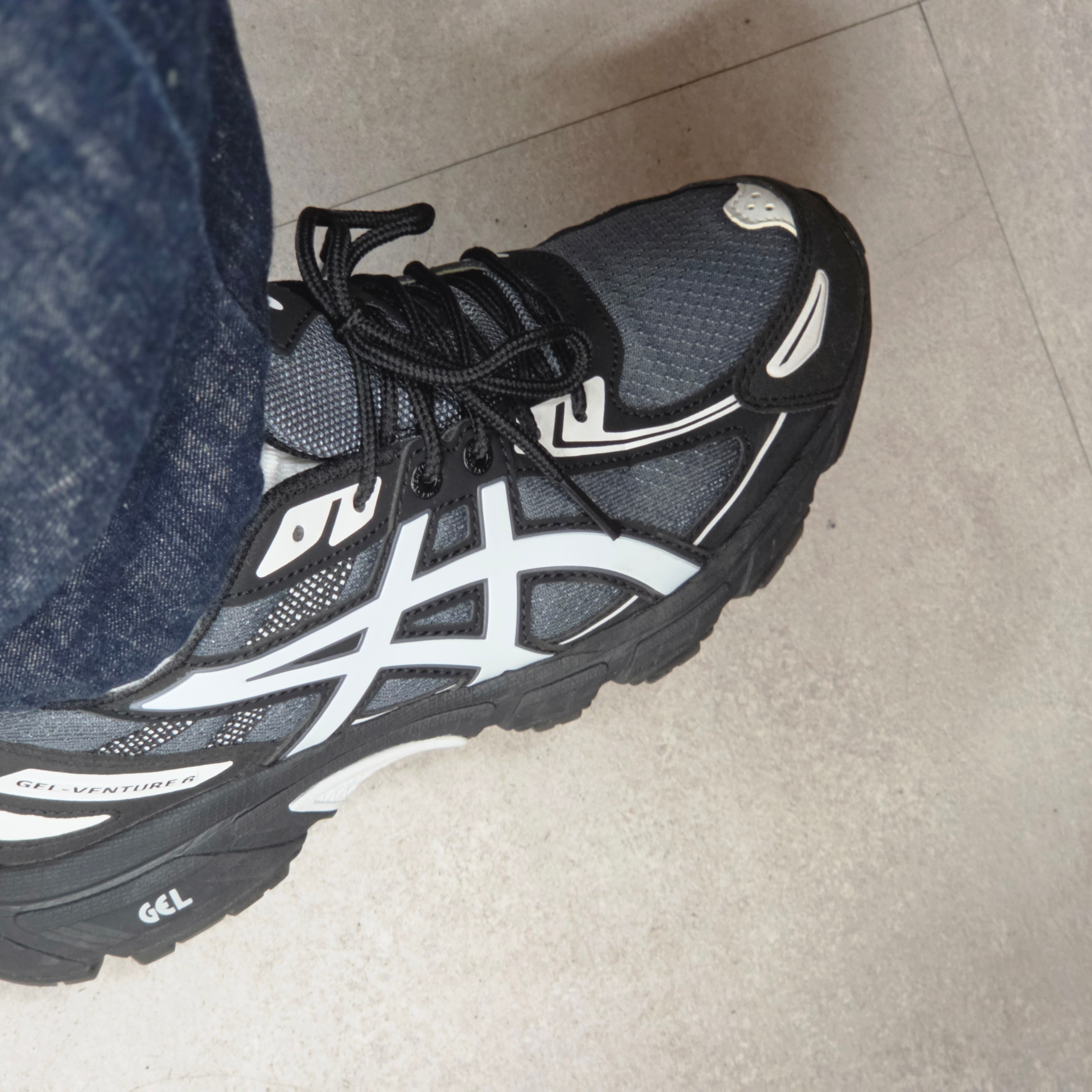 Asics Gel-Venture 6 Carrier Grey 착용 스타일