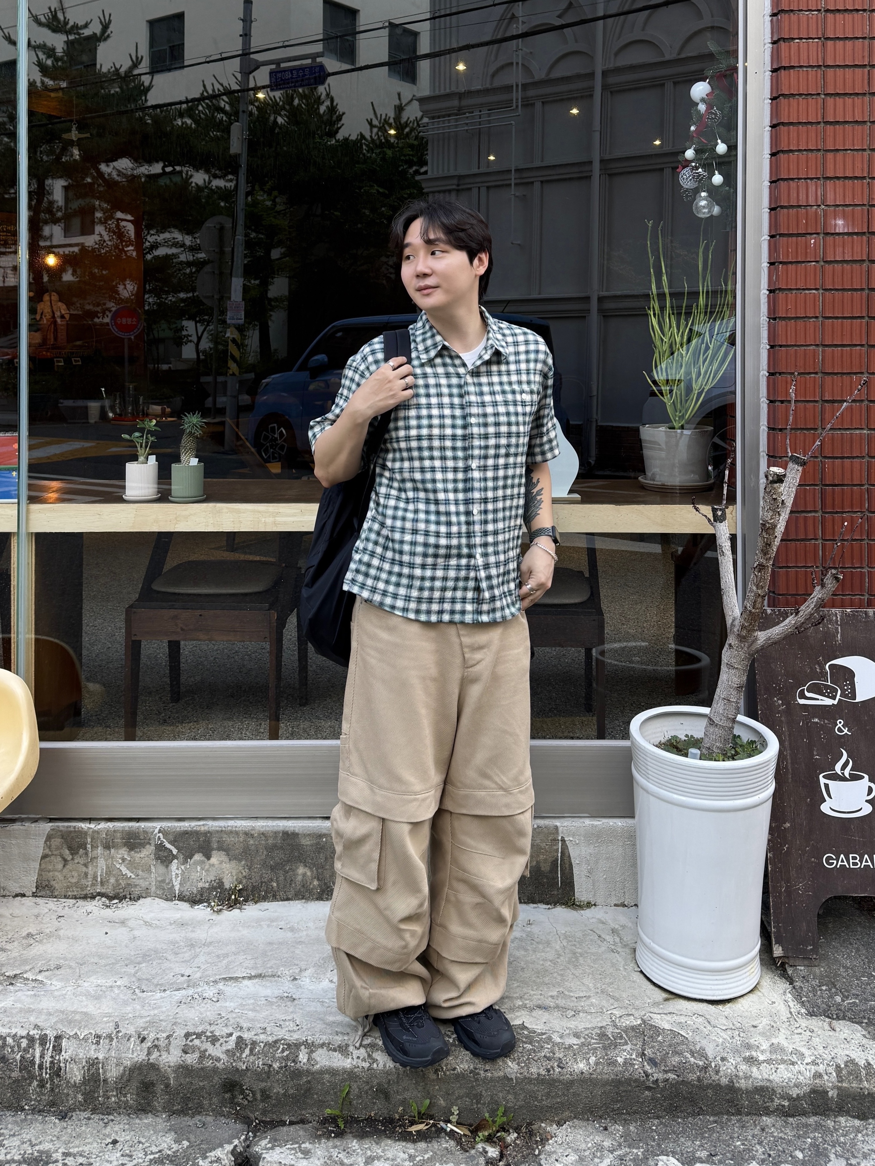 CDG Backpack Black, Kamien Titan Baggy Pants Beige 착용 스타일 - 1