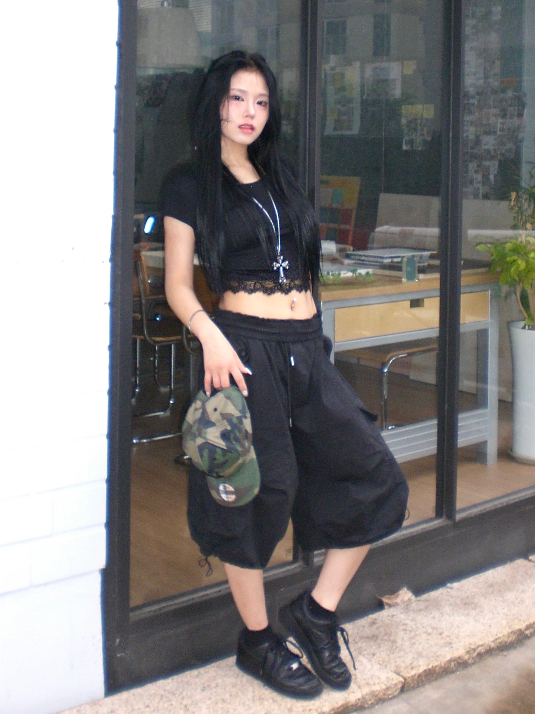 PHOS333 W Slim Fit Lace T-Shirt Black 착용 스타일 - 2