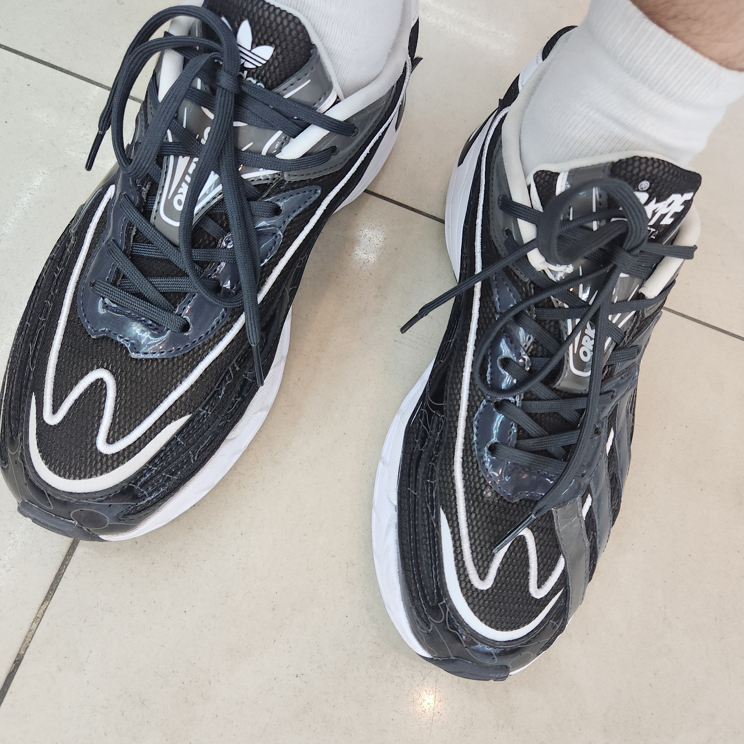 Adidas x BAPE Orketro Core Black Cloud White 착용 스타일
