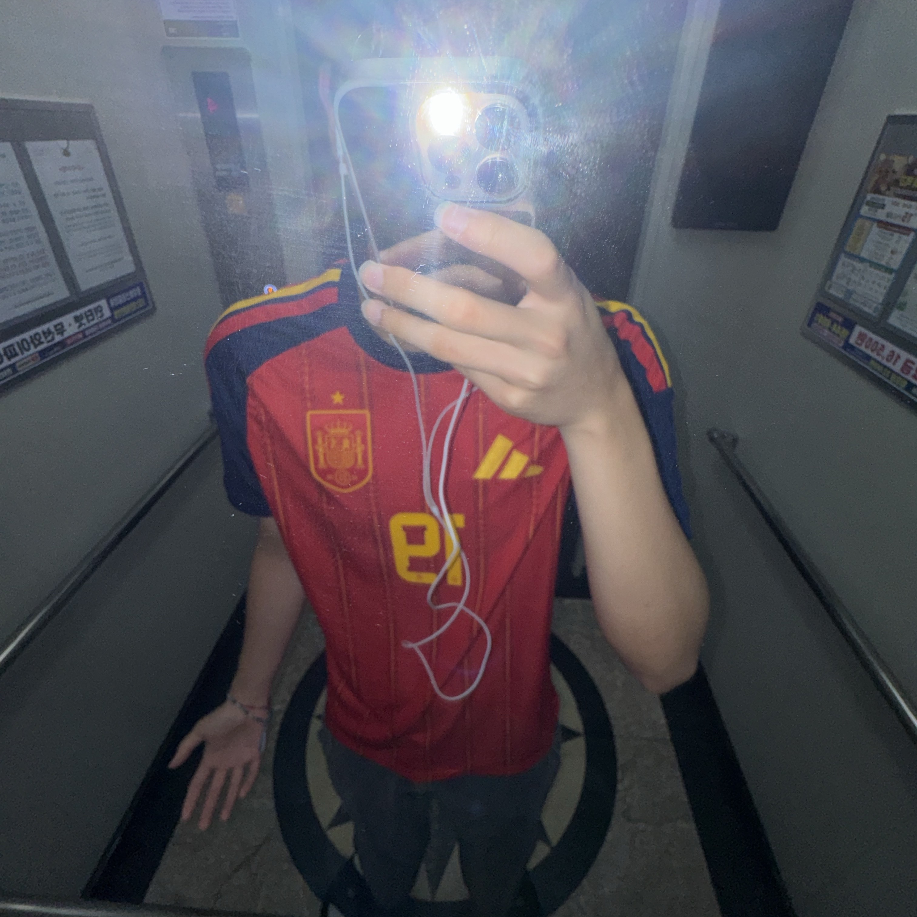 Adidas Spain 2026 Home Jersey Vivid Red - KR Sizing (Non Marking Ver.) 착용 스타일