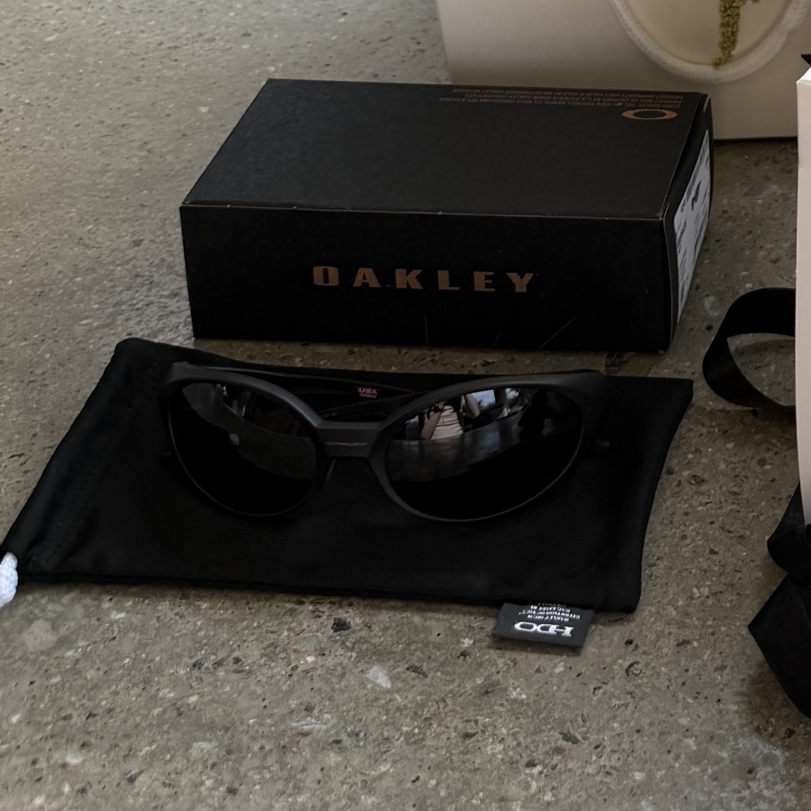 Oakley Eye Jacket Redux Matte Black Frame Prizm Grey Lenses High Bridge Fit 착용 스타일 - 1