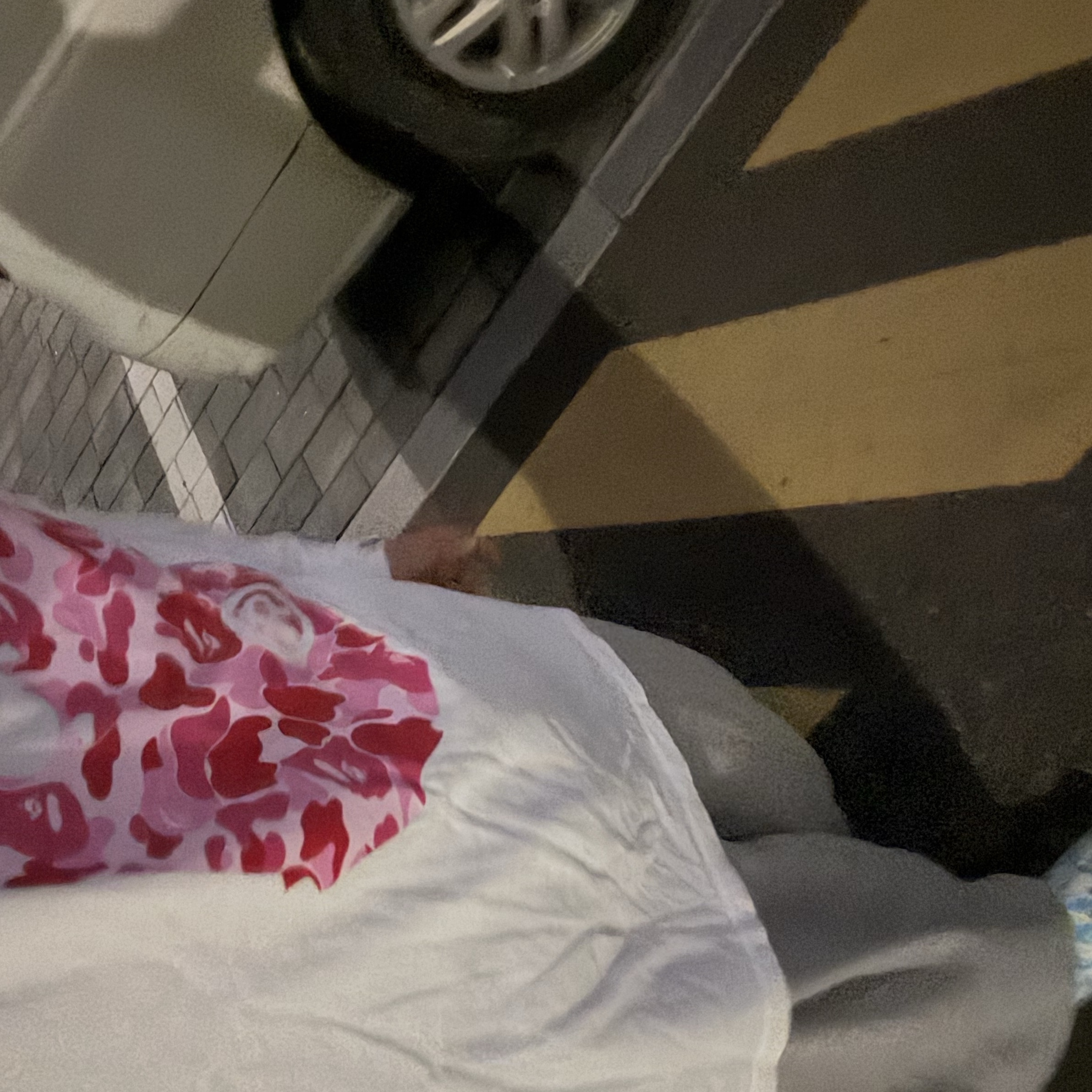BAPE ABC Camo Big Ape Head L/S T-Shirt White Pink 착용 스타일