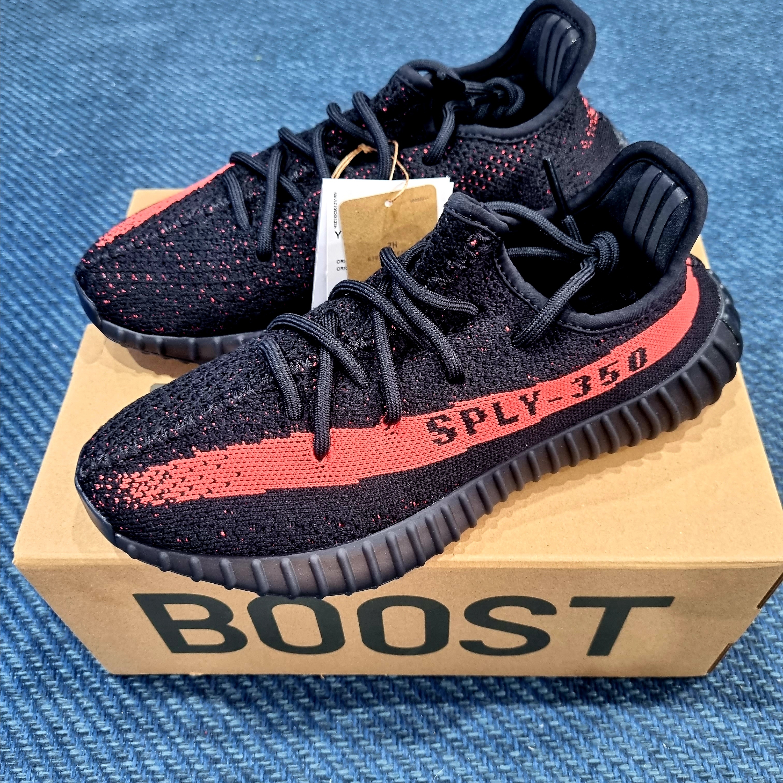 Adidas Yeezy Boost 350 V2 Core Black Red 2022/2023 착용 스타일