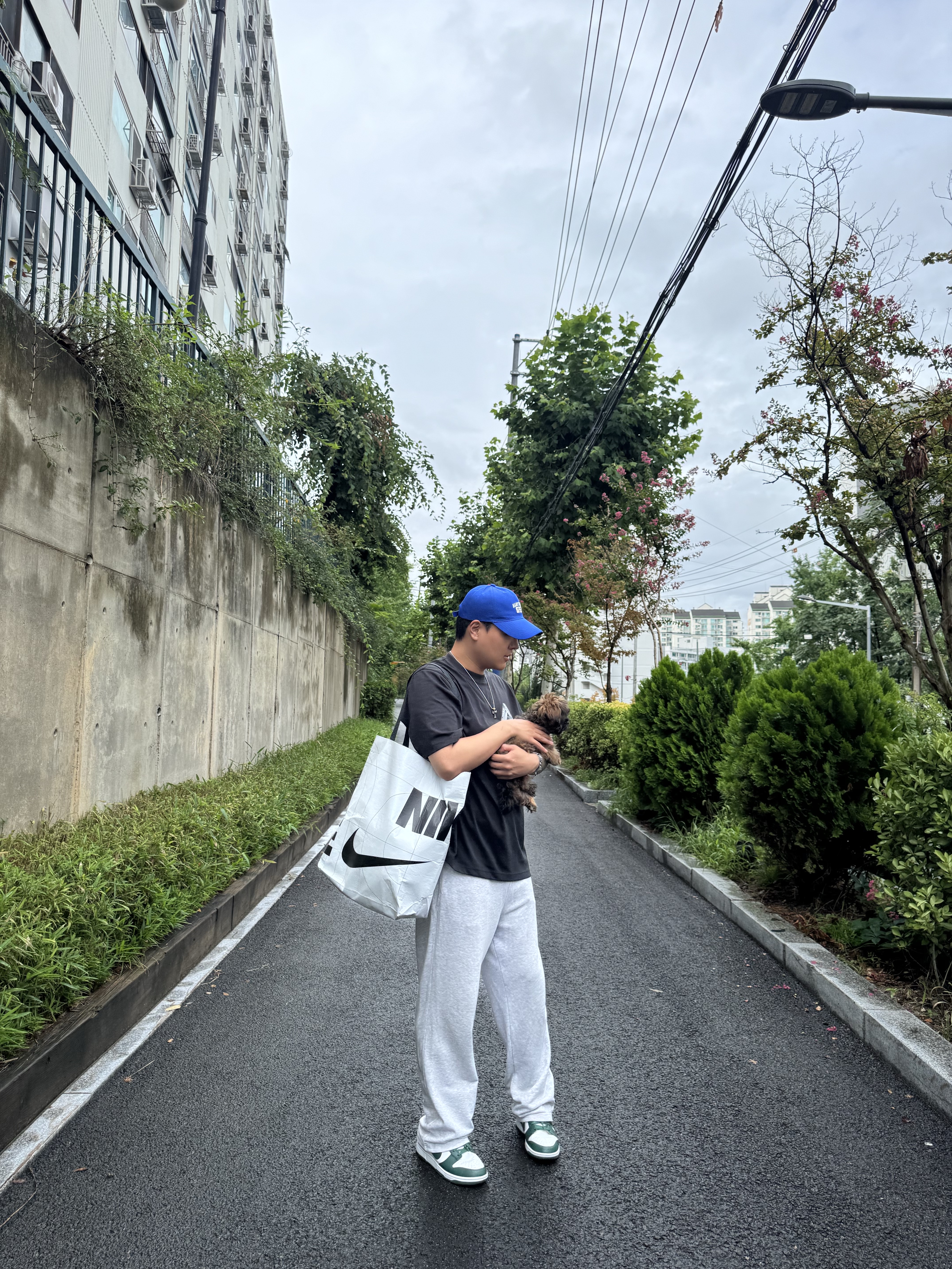 Palace Tri Girders T-Shirt Black - 26SS, Stussy x Heal The Bay Pigment Dyed T-Shirt Black 착용 스타일 - 3