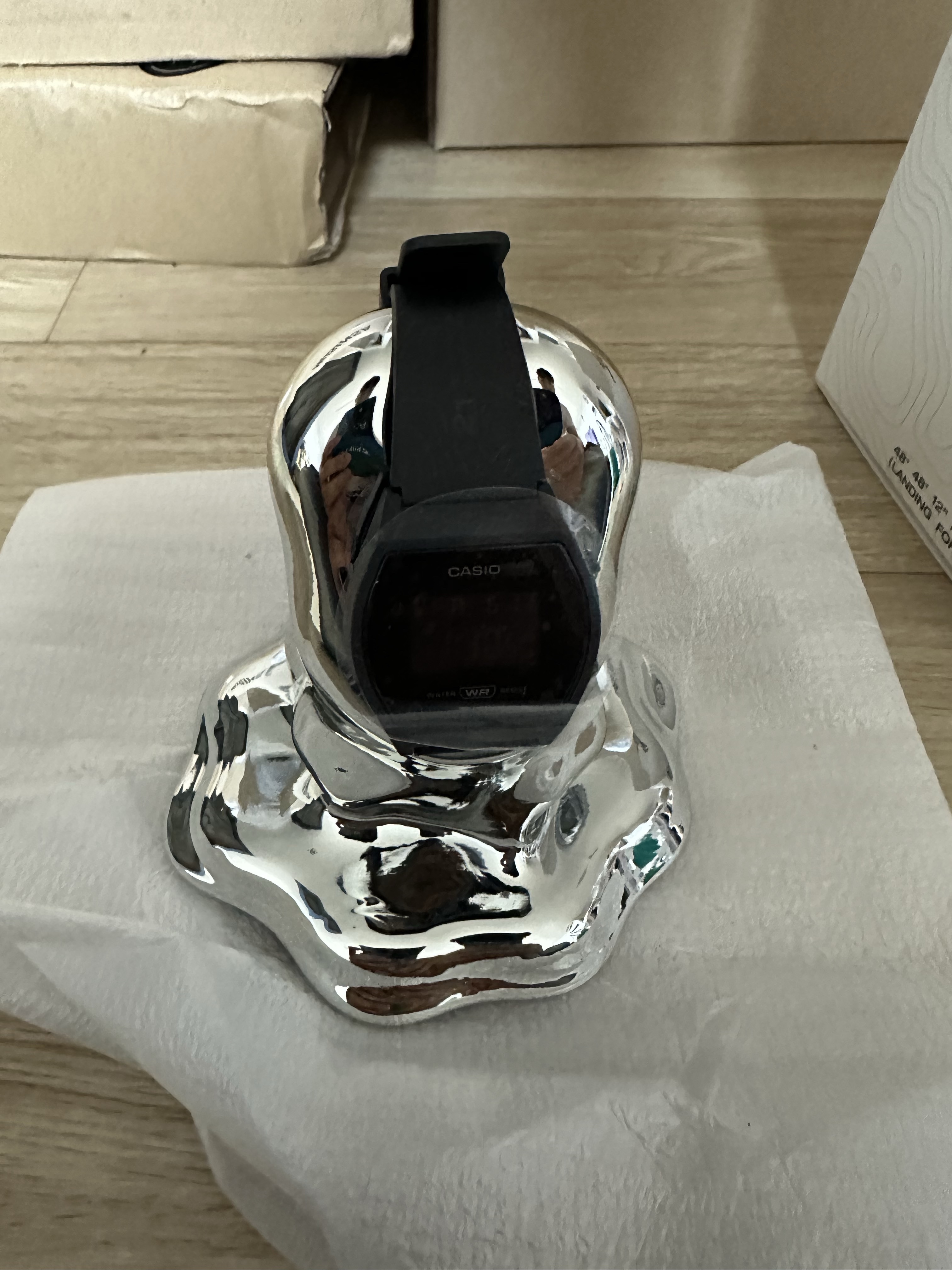 Casio x Gragg LW-204GRAGG-1BDF 착용 스타일