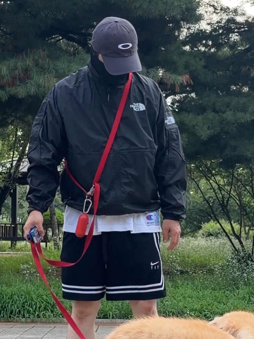 Oakley Remix Dad Hat Blackout, The North Face White Label Olema LT Jacket Black 착용 스타일 - 2