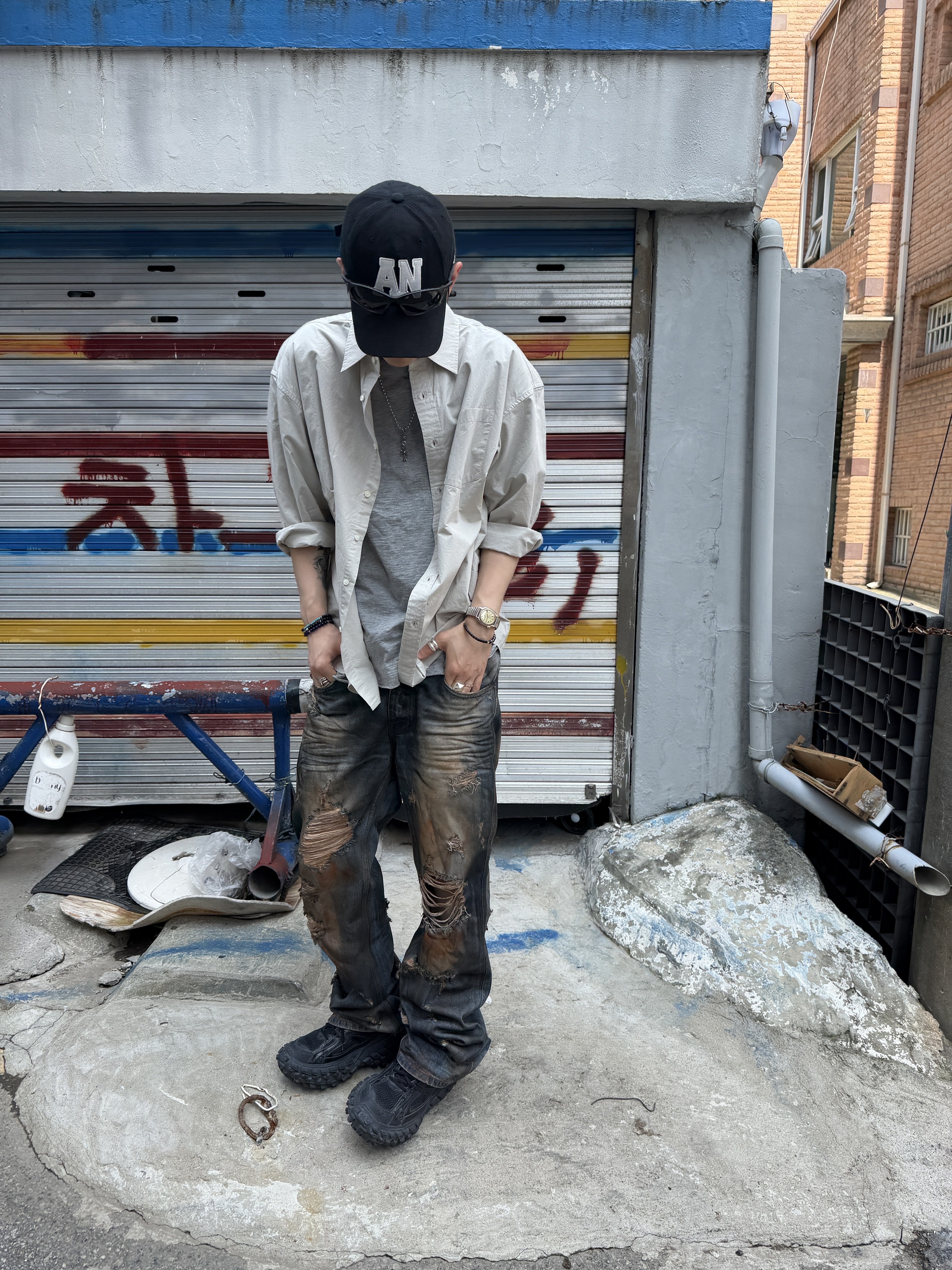 Undermycar Red Painted Rust Washing Grunge Jeans Blue - 25SS 착용 스타일 - 1