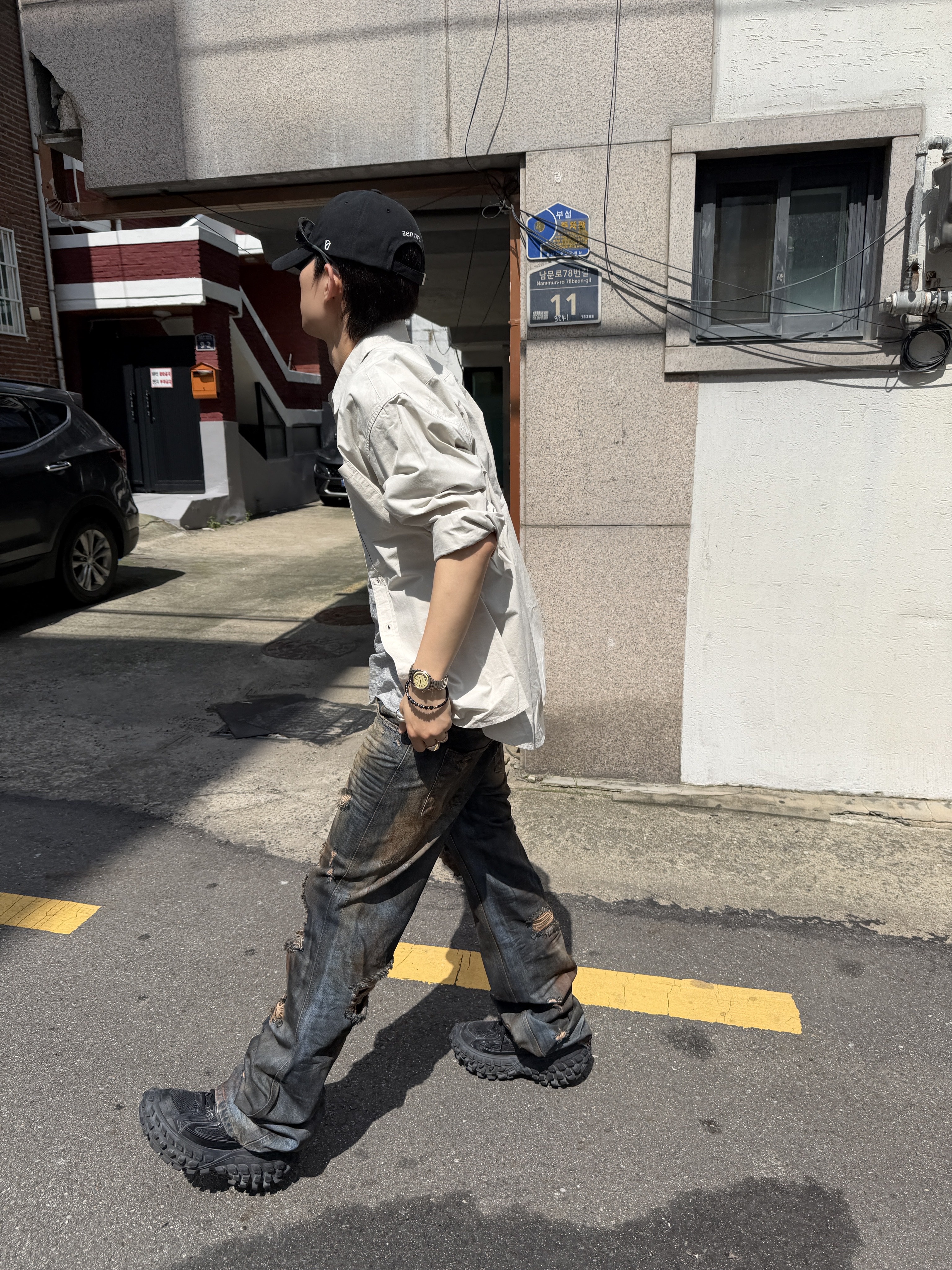 Undermycar Red Painted Rust Washing Grunge Jeans Blue - 25SS 착용 스타일 - 2