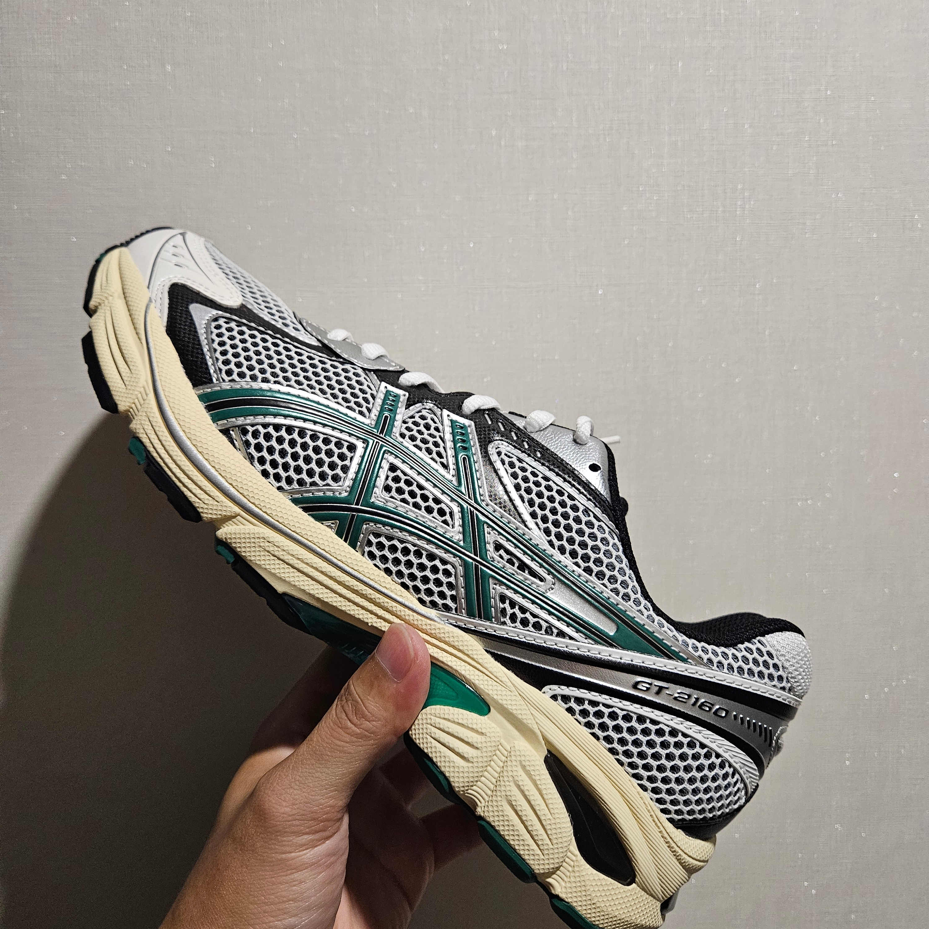 Asics GT-2160 White Jasper Green 착용 스타일