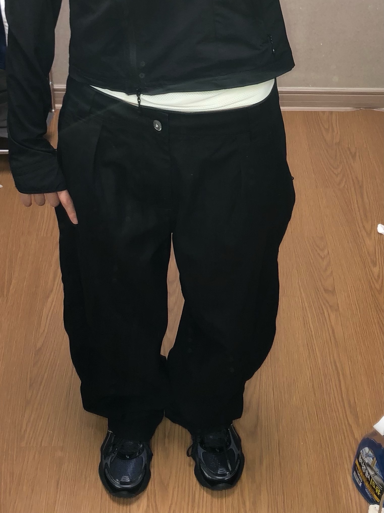 Sansan Gear Back Pocket Pants Black 착용 스타일