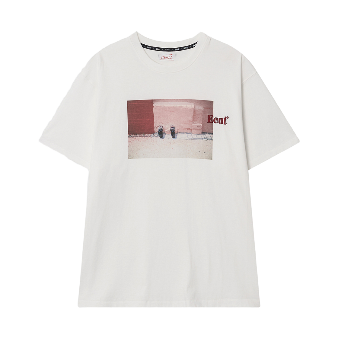 EEA1TS16WH EEUT Painted Shoes Gallery T-Shirt White