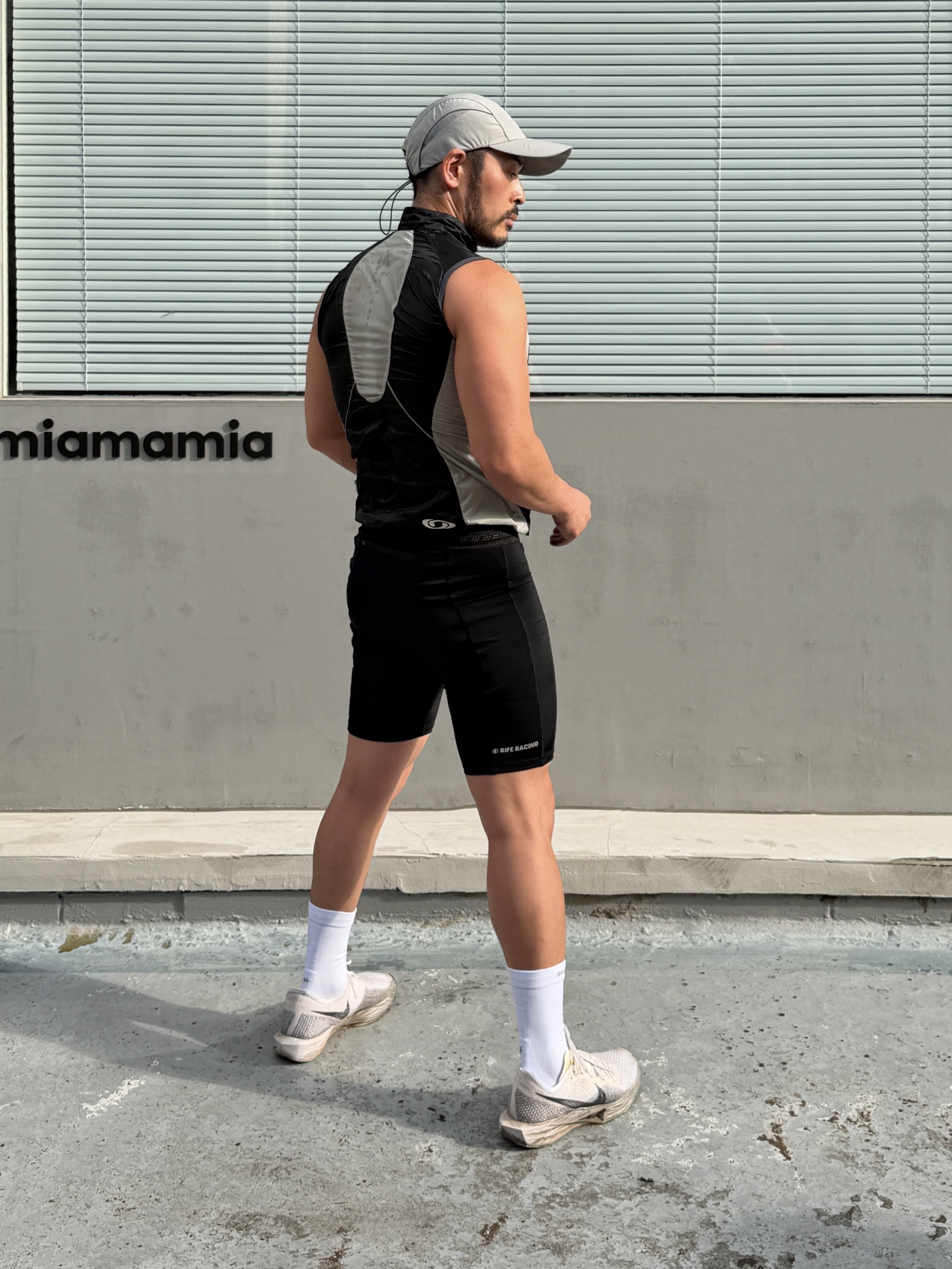 Nike ZoomX Vaporfly Next% 3 White Grey 착용 스타일 - 2
