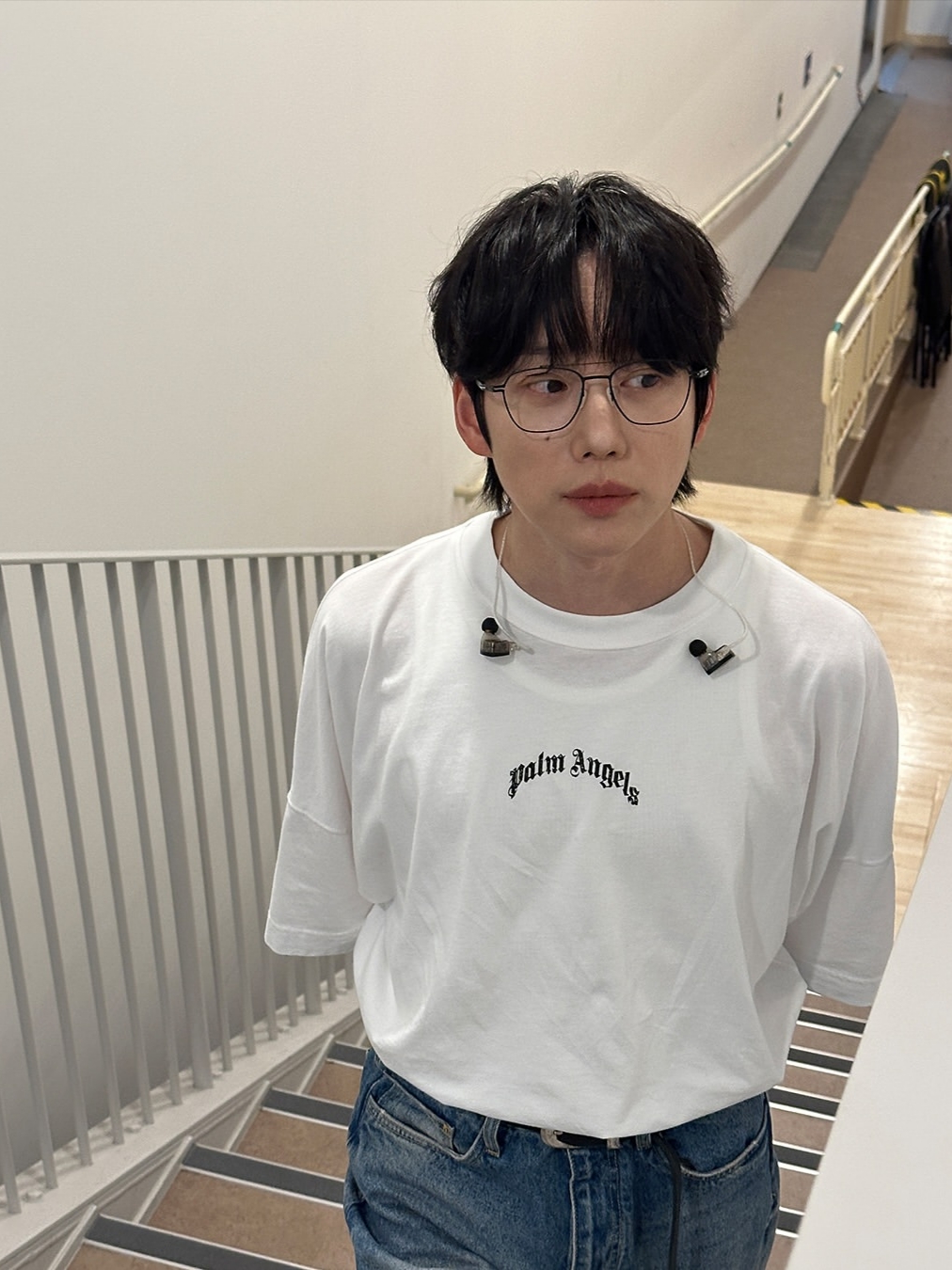 PALM ANGELS Back Curved Logo Over Tee Off White - Blue 착용 스타일