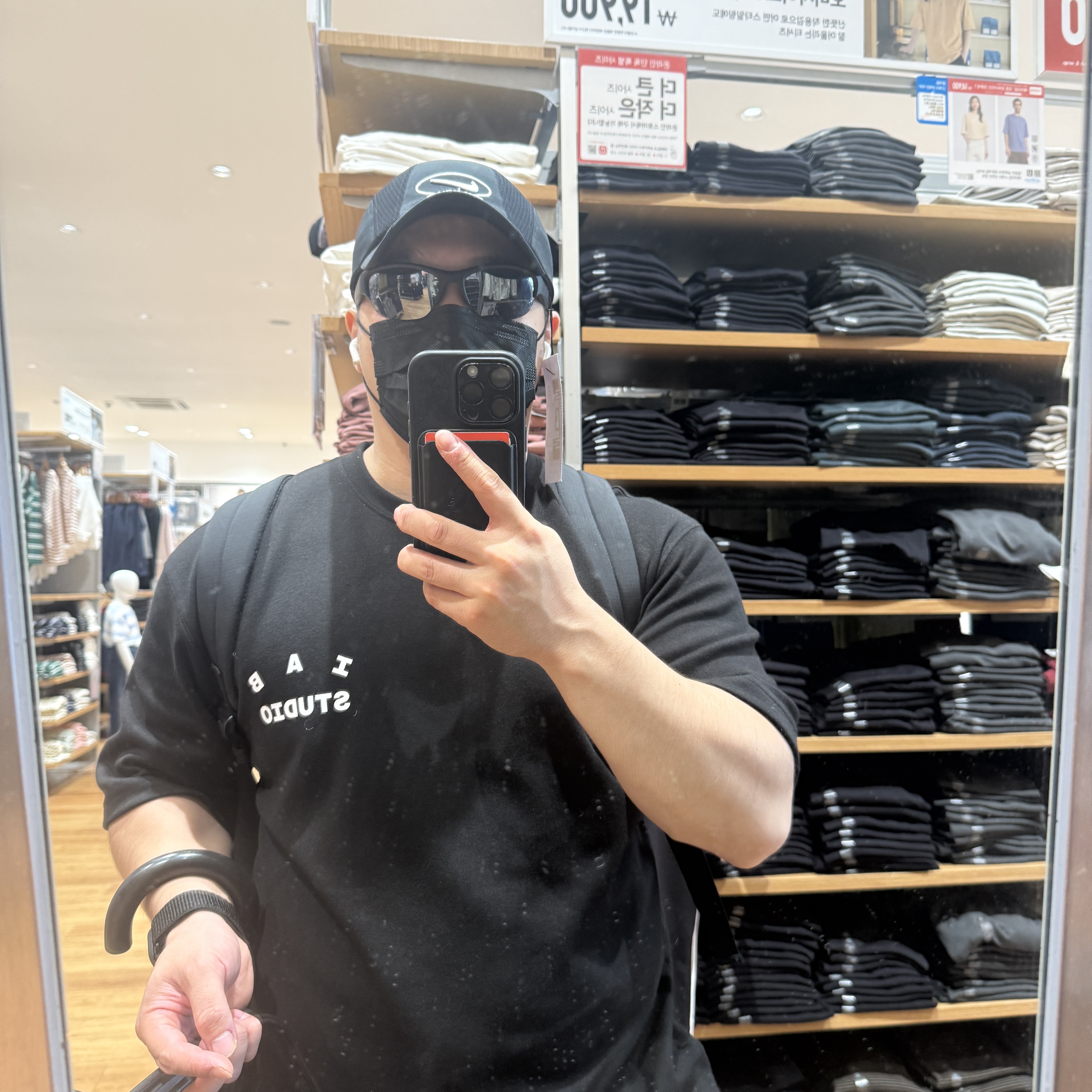 IAB Studio Basic T-Shirt Black White, Supreme x Nike Running Hat Black - 25SS 착용 스타일