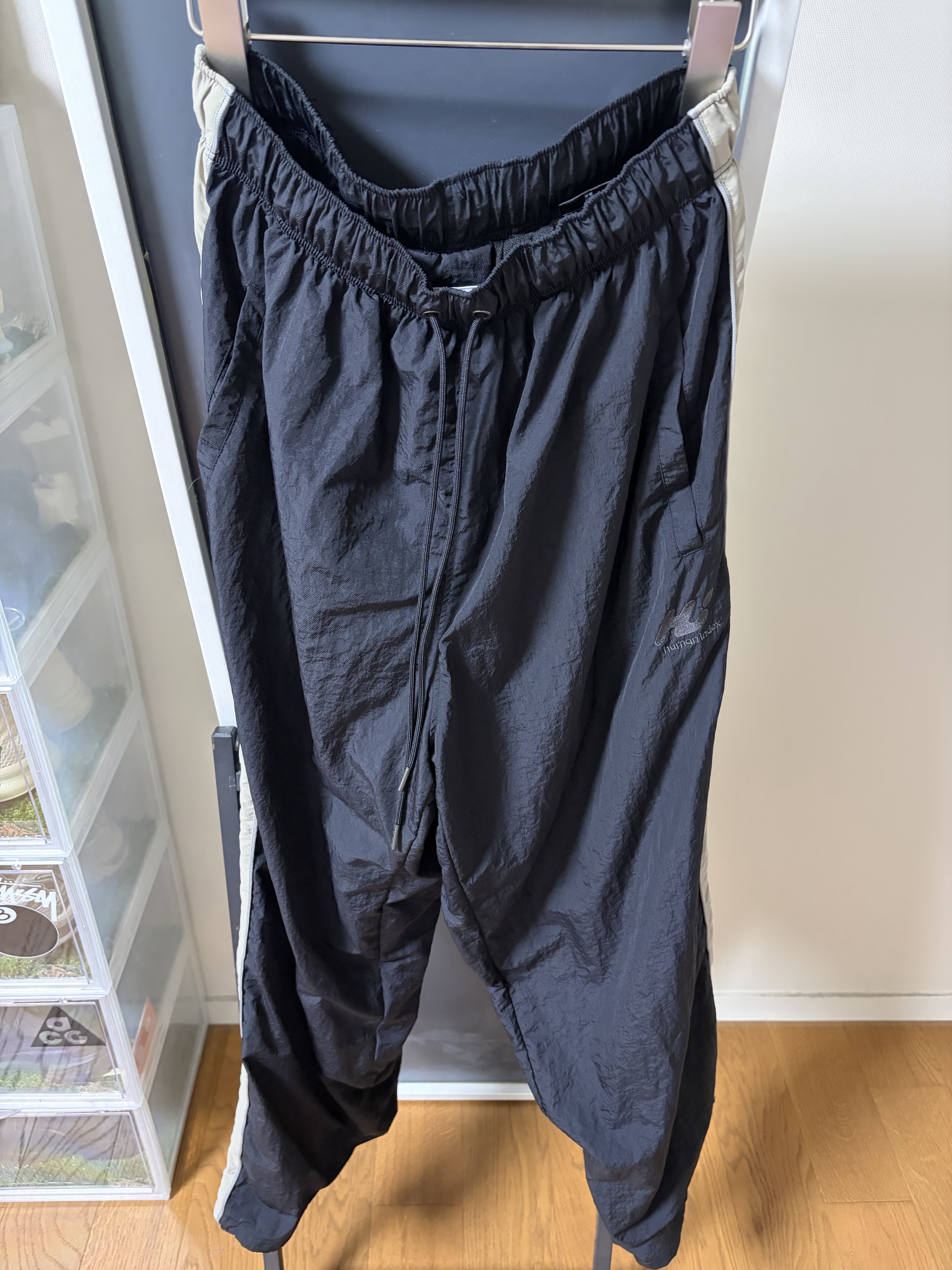 Polyteru Human Index Human Retro Track Pants Navy/Beige 착용 스타일