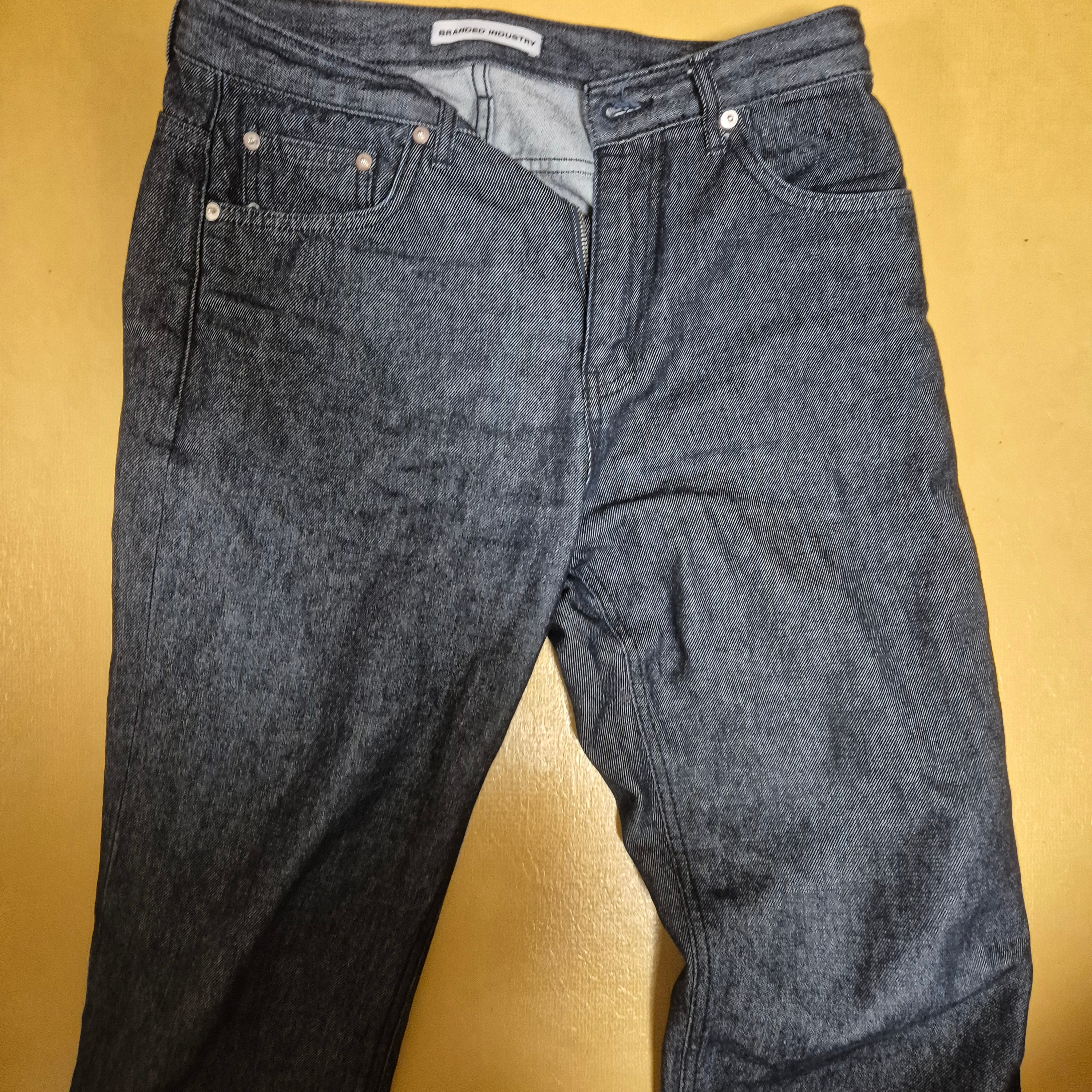 Ryul+Wai: Denim Straight Comfort Raw Pants Indigo C5 착용 스타일