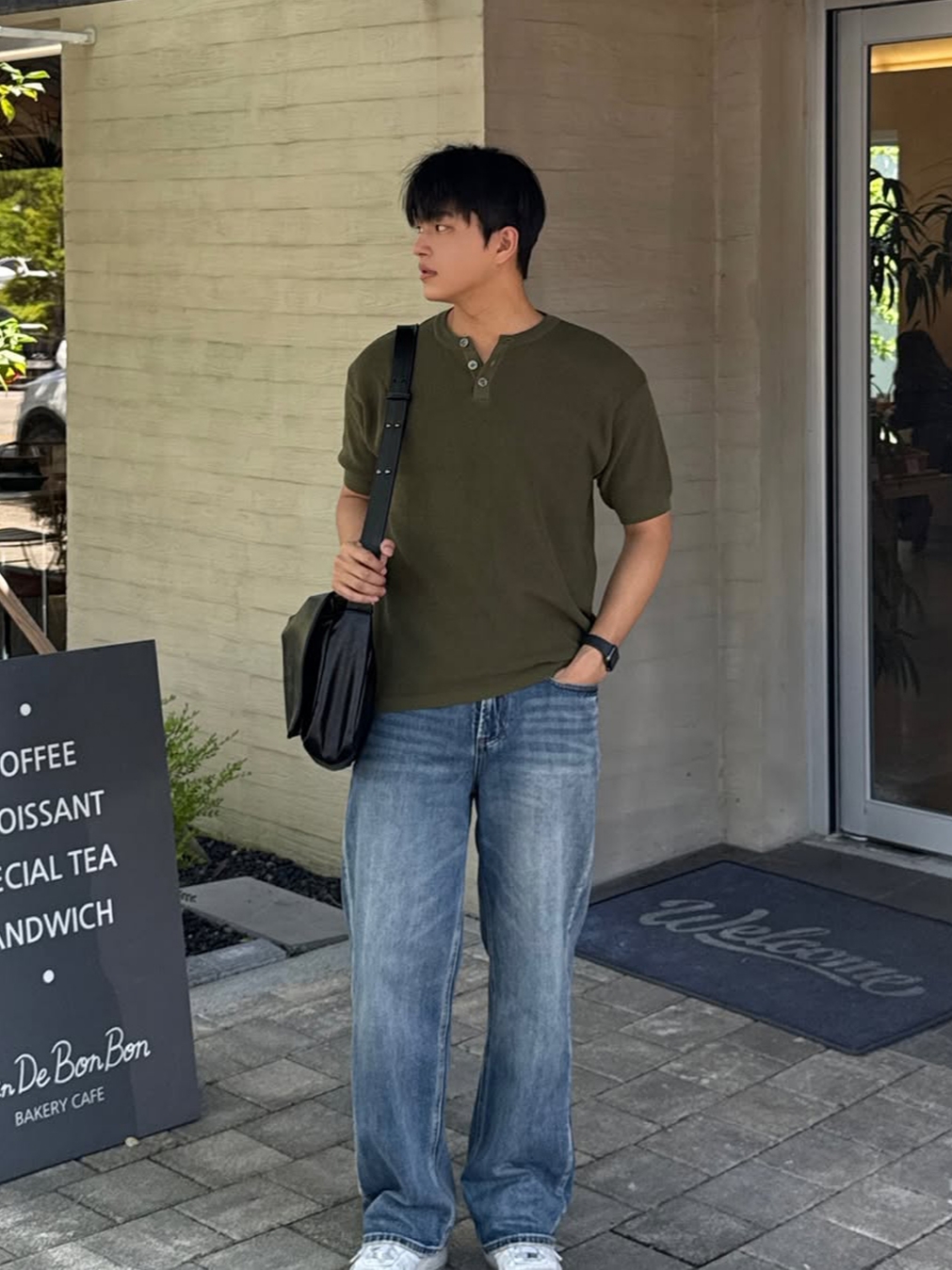 Knitted Coolever Henley Neck Half Sleeve Knit OLIVE, Knitted Coolever Henley Neck Half Sleeve Knit Brown 착용 스타일 - 2