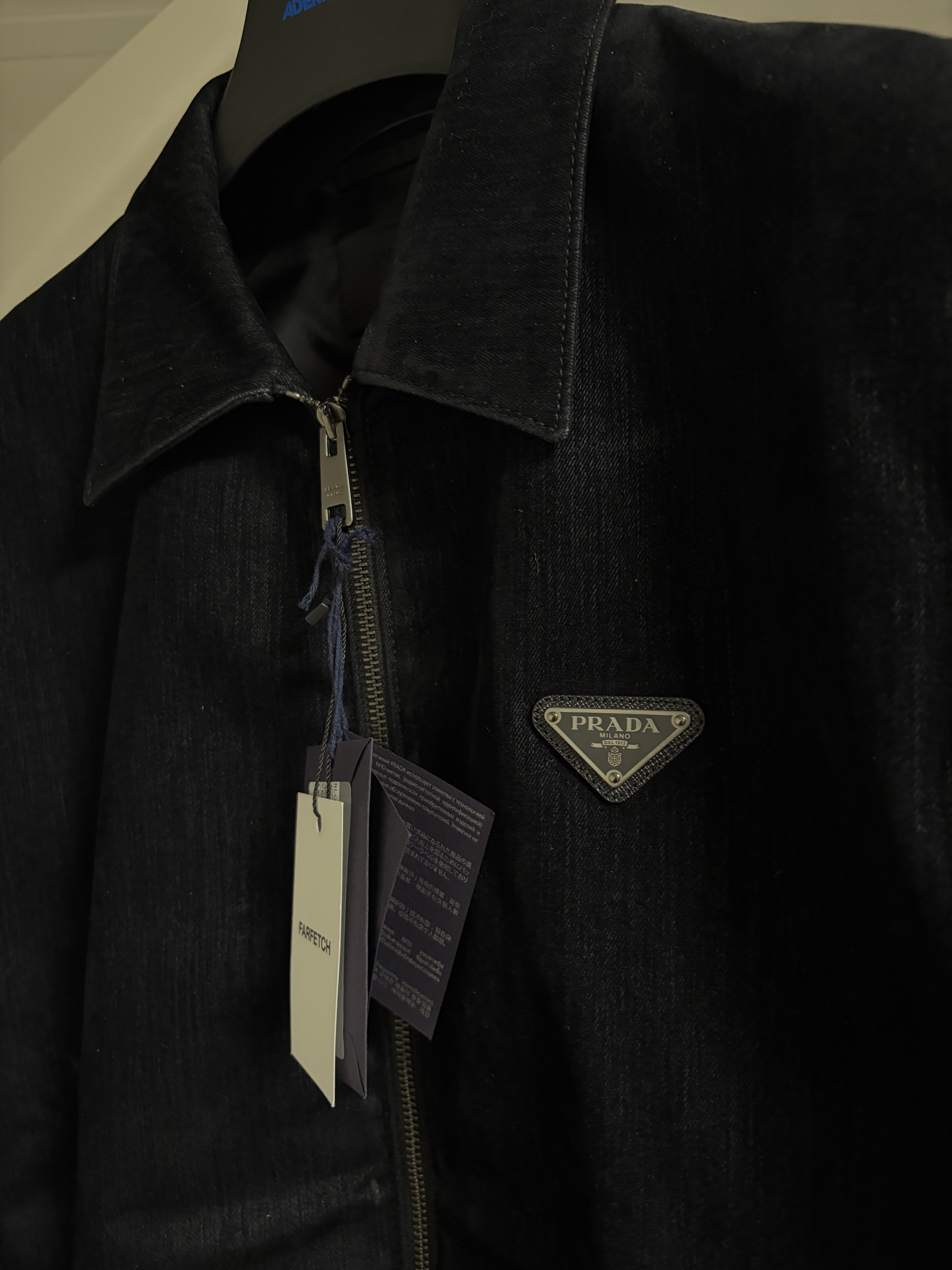 Prada Velvet Denim Blouson Jacket Black, Prada Velvet Denim Blouson Jacket Black 착용 스타일 - 5