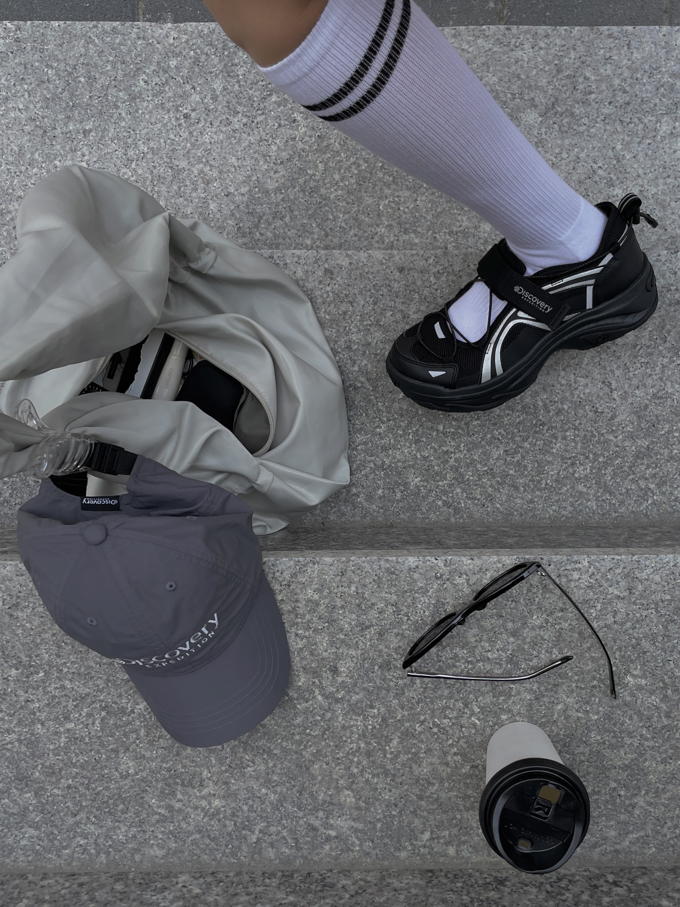Castify x Matin Kim iPhone Paper Magsafe Compatible Mirror Case Silver Mirror Black Bumper, Maison Margiela Four Stitch iPhone 12 Mini case 착용 스타일 - 9