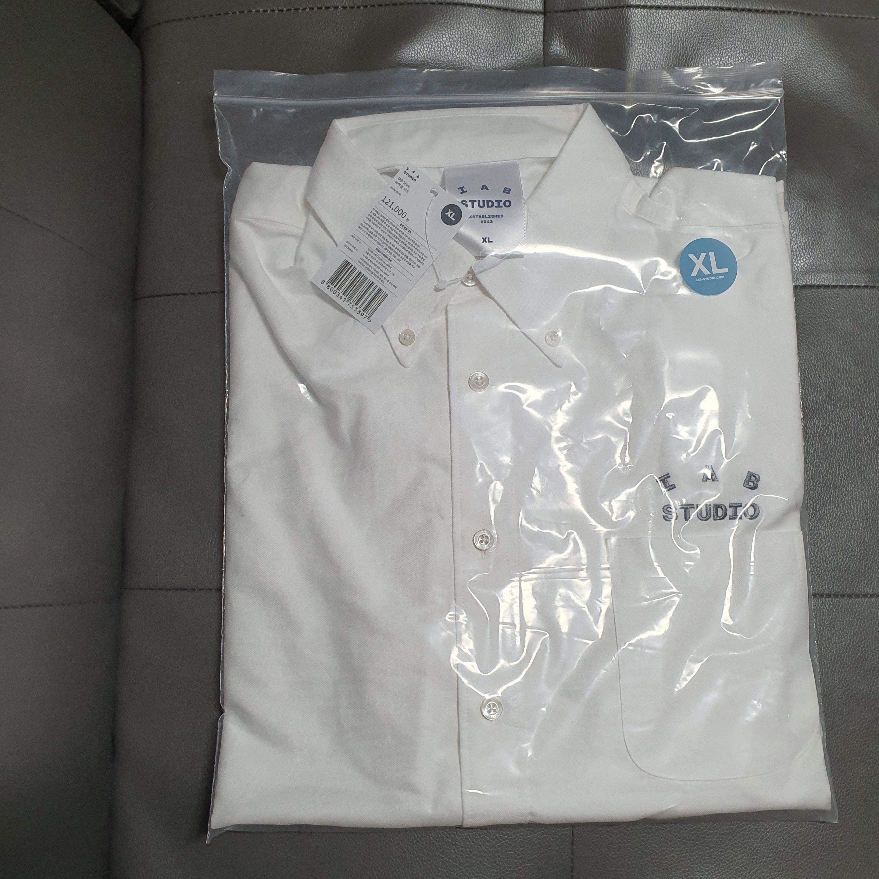 IAB Studio IAB Shirt White 착용 스타일