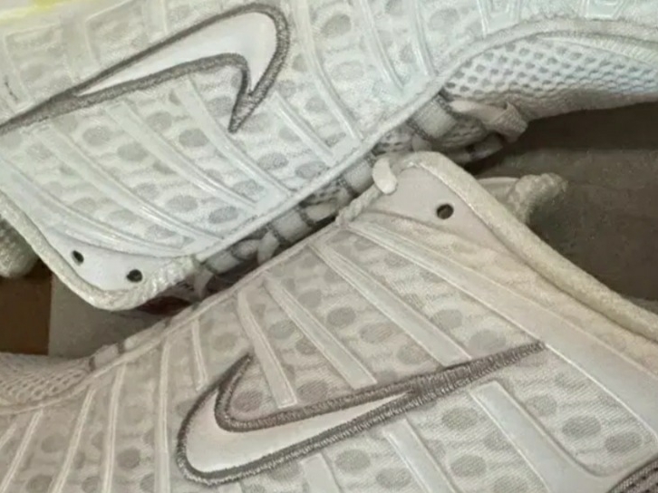 (W) Nike Shox TL White and Max Orange 착용 스타일
