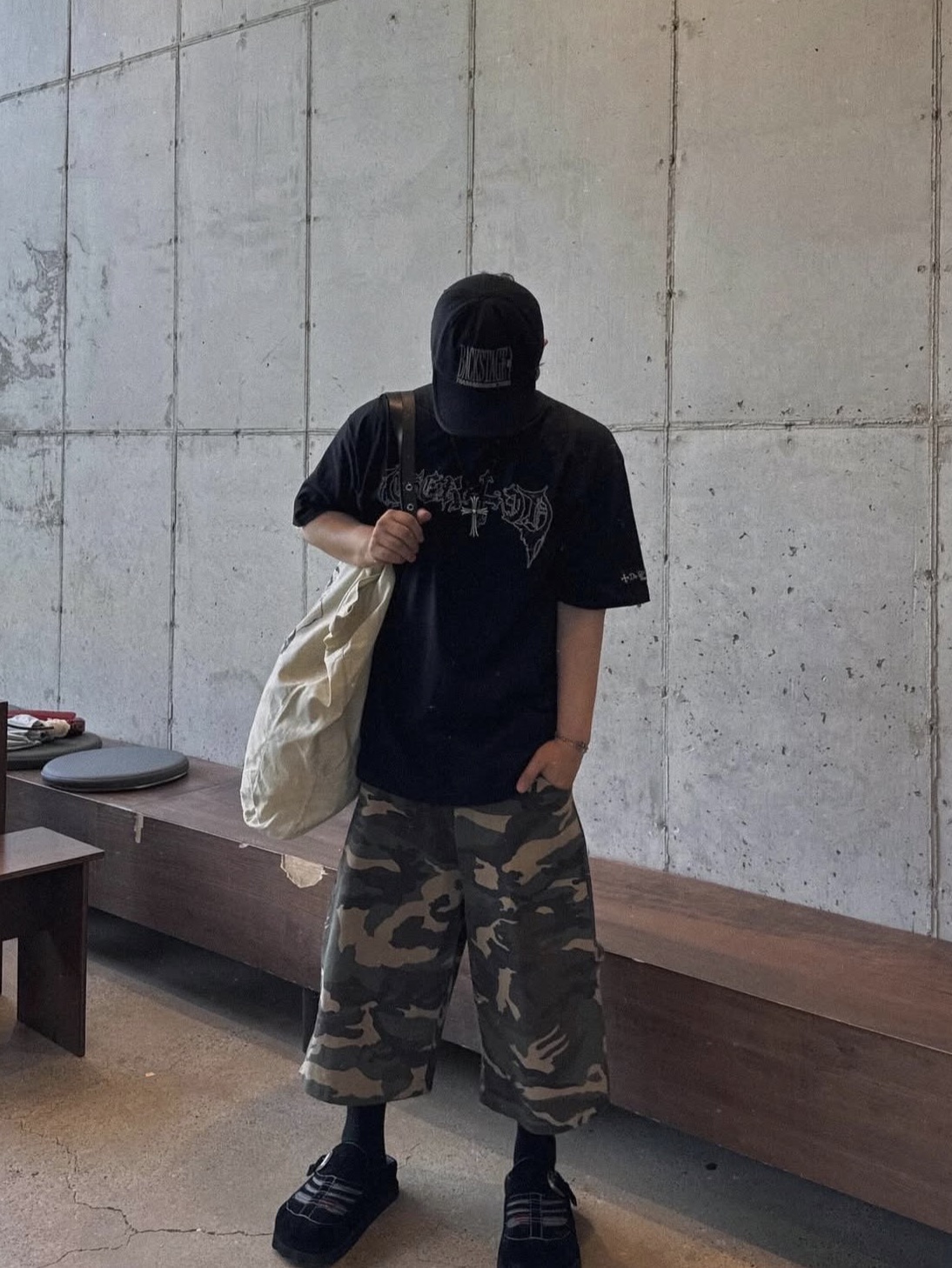 SLOW RECORD HOUSE Carpenter Bermuda Wide Camo Pants Vintage Green 착용 스타일