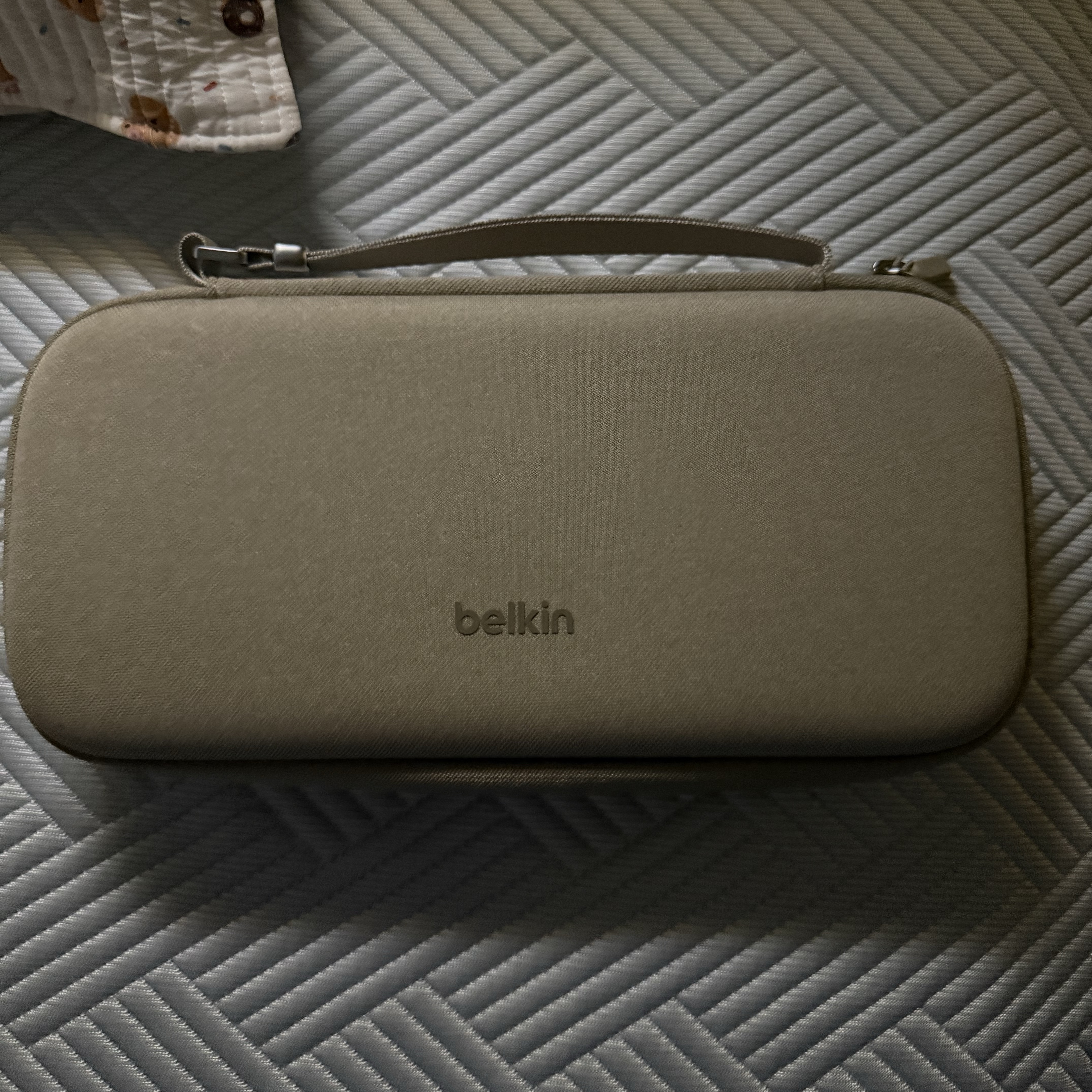 Belkin Nintendo Switch 2 Case ENA002 Sand 착용 스타일