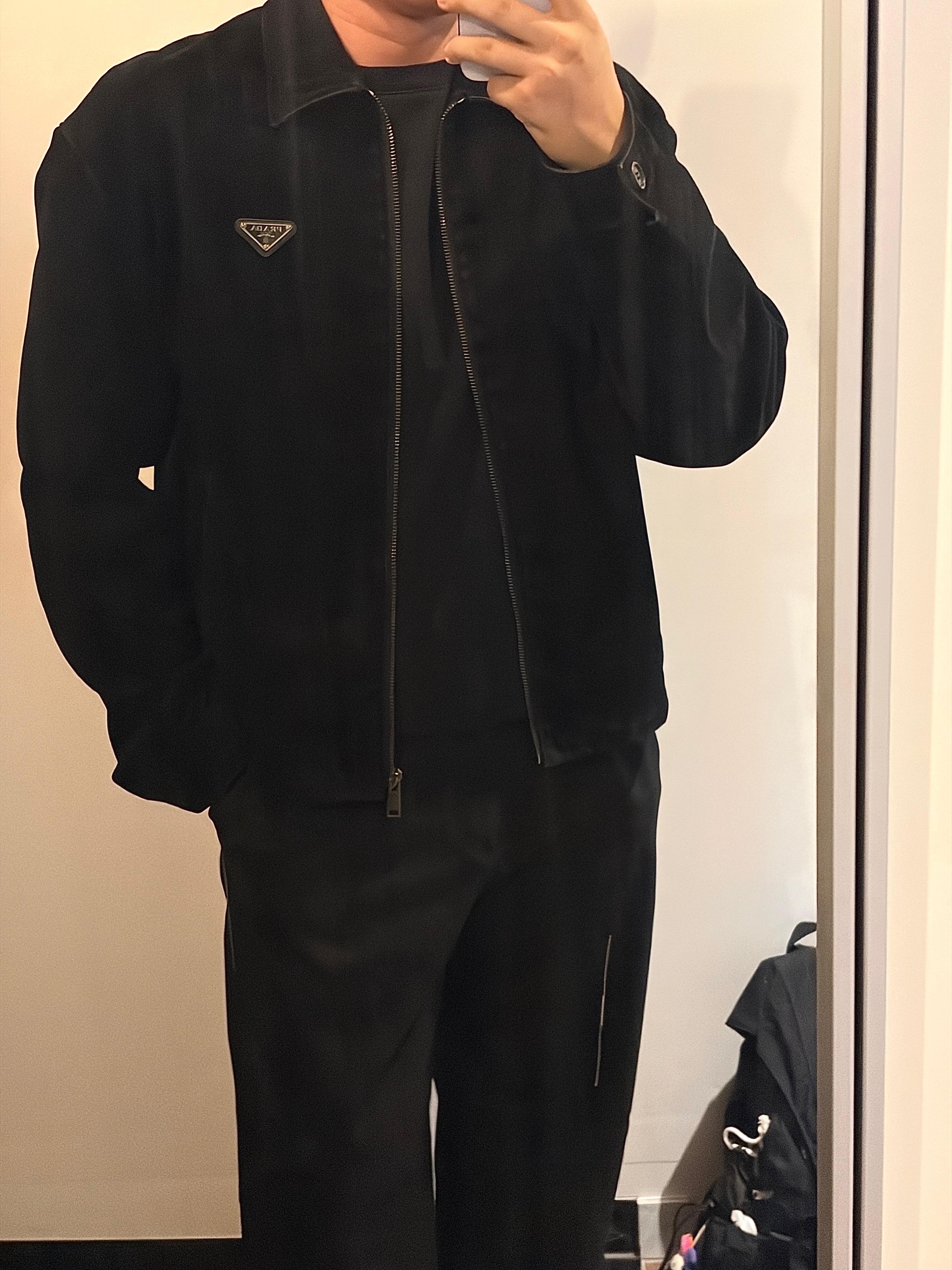 Prada Velvet Denim Blouson Jacket Black, Prada Velvet Denim Blouson Jacket Black 착용 스타일 - 2