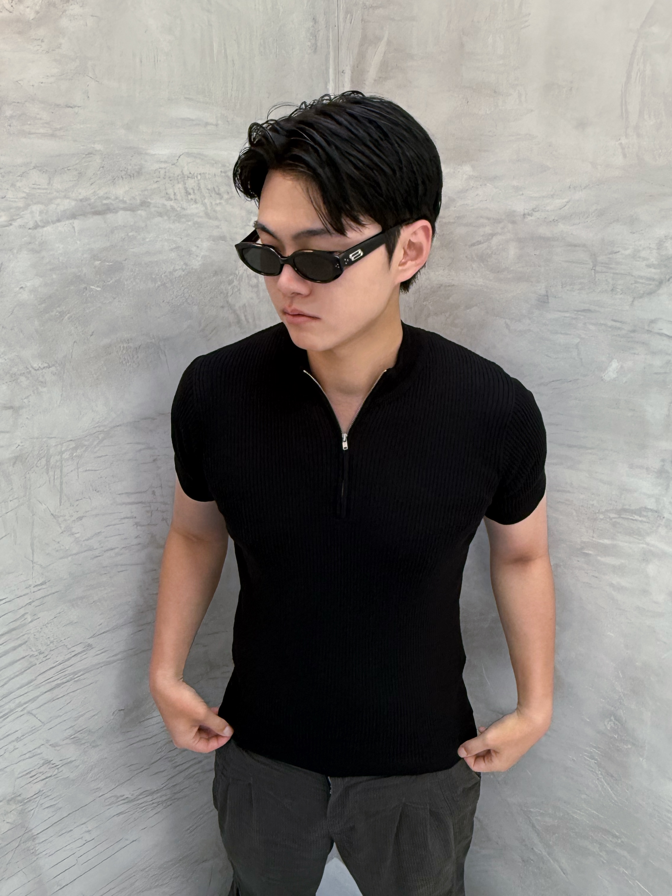 PHOS333 M Slim Fit Half Zip Knit Black 착용 스타일 - 1