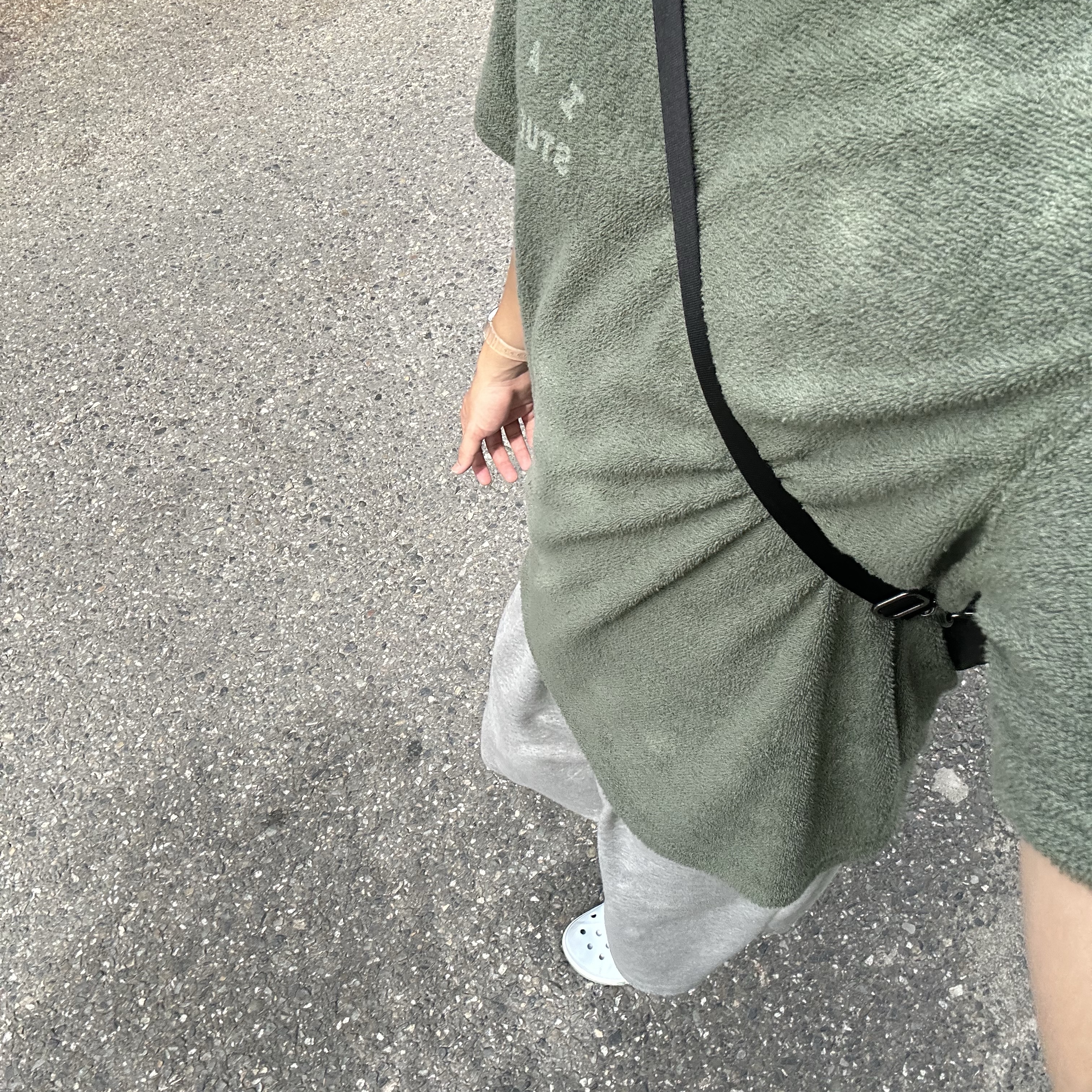 IAB Studio Towel T-Shirt Deep Green 착용 스타일