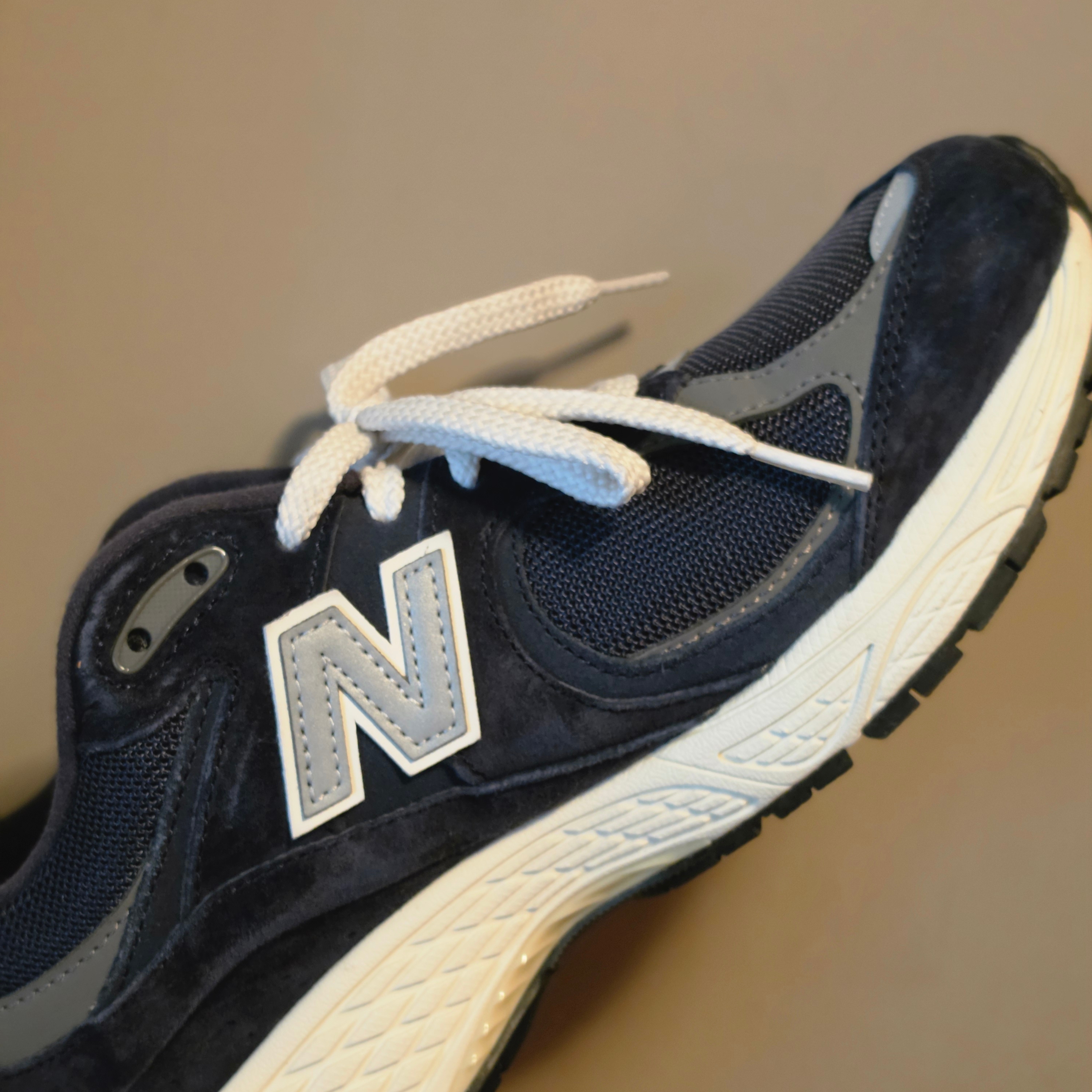 New Balance 2002R Eclipse Castlerock 착용 스타일